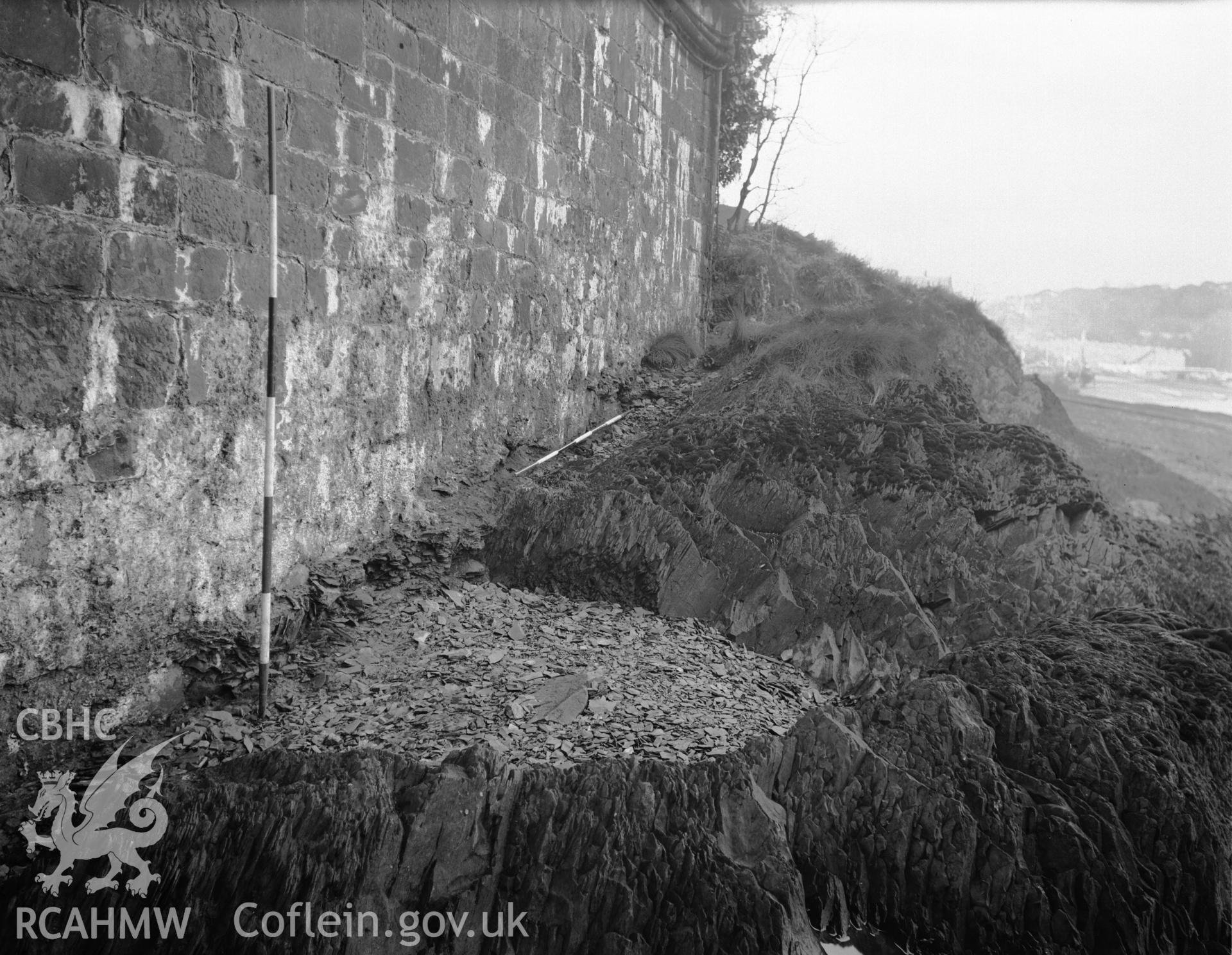Detail view of wall with measuring rod at Conwy Castle, taken in 11.01.1952.