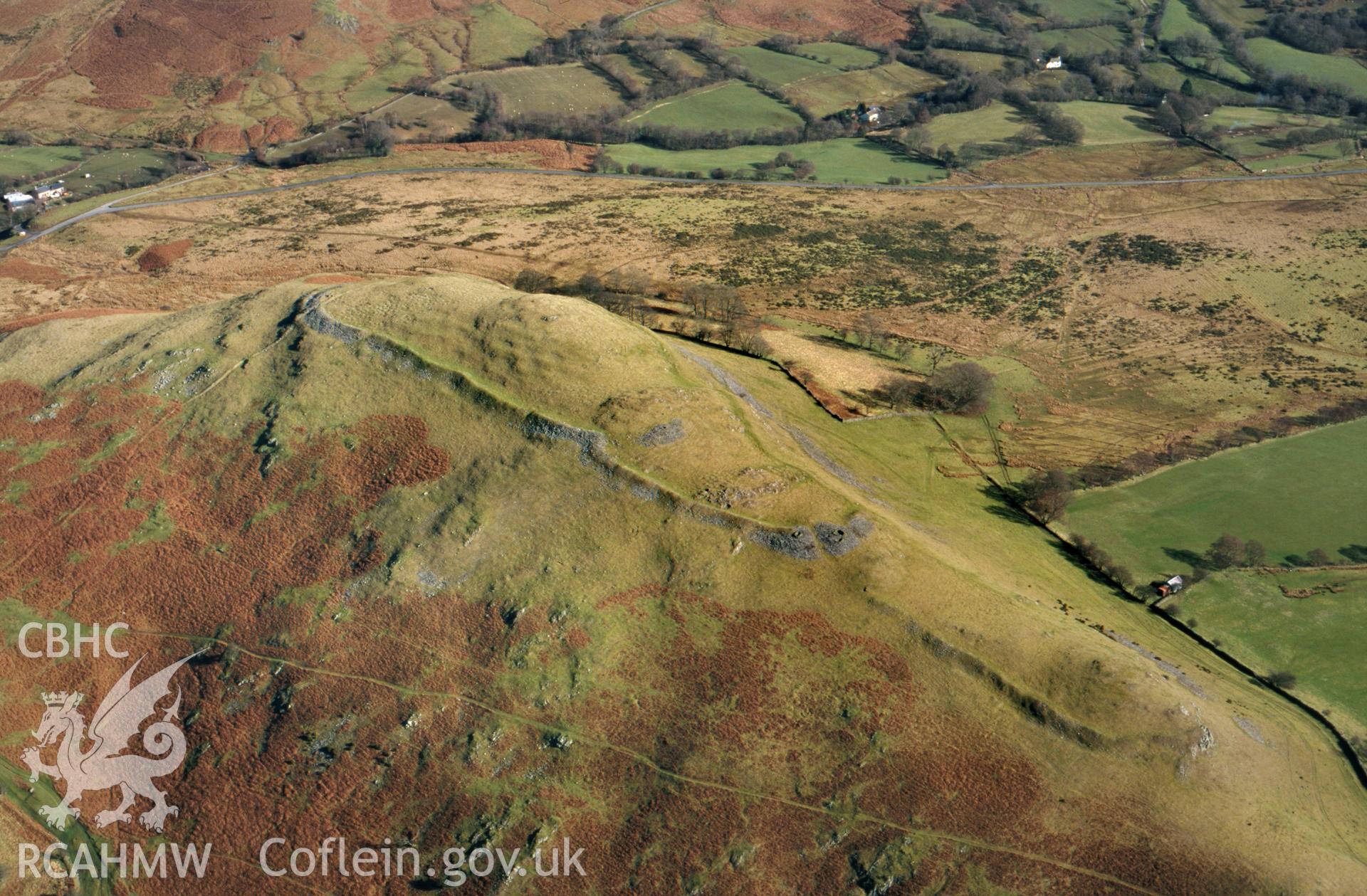 Slide of RCAHMW colour oblique aerial photograph of Castle Bank Hillfort, 16/2/2001.