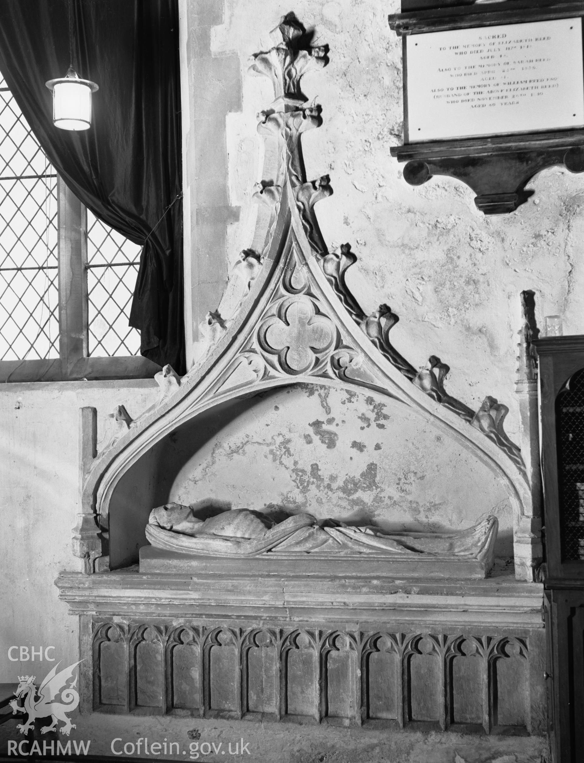 Detailed view of effigy in the north aisle in St Marys Church, Tenby in 08.19.1941.