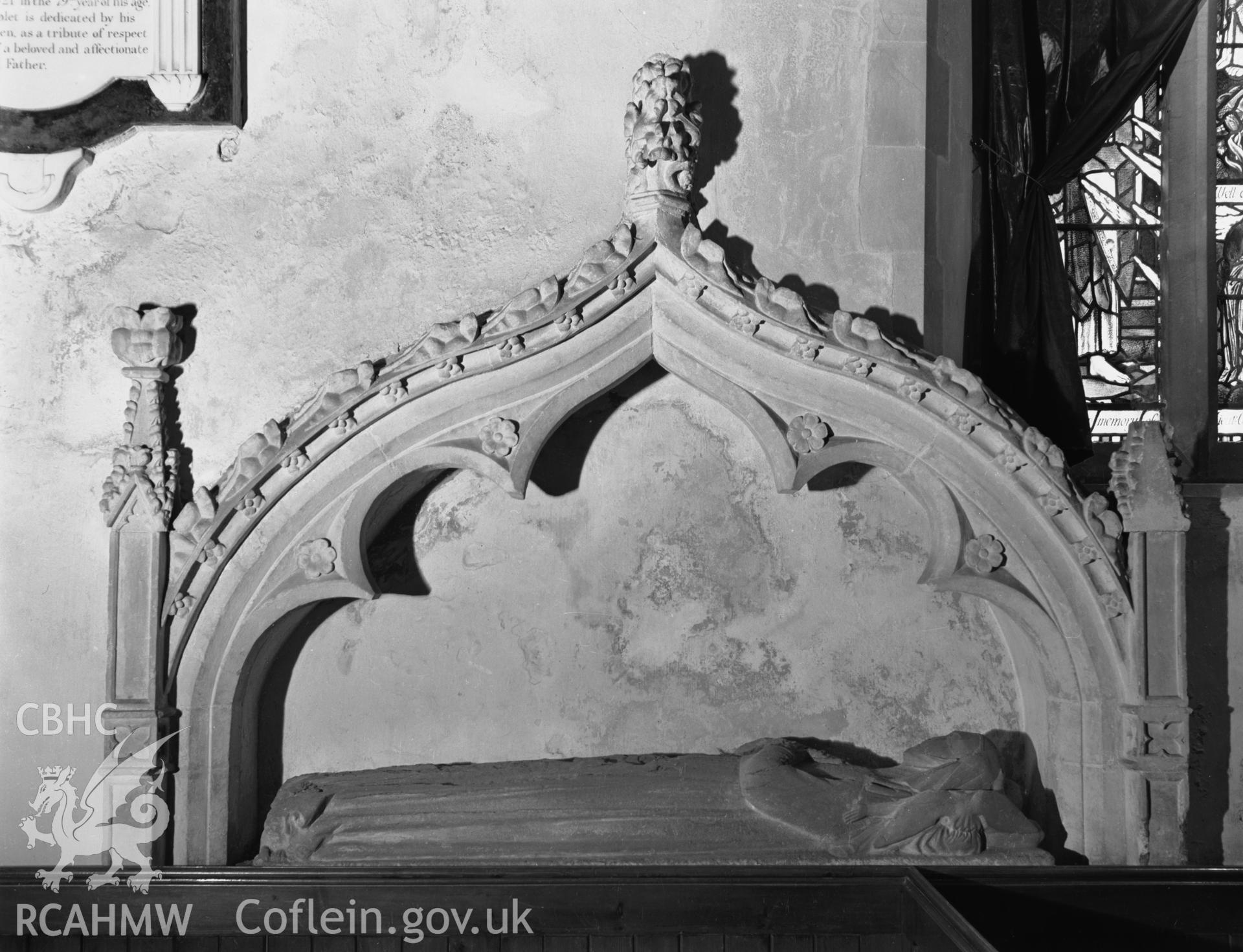 View of effigy in the north aisle in St Marys Church, Tenby in 08.19.1941.