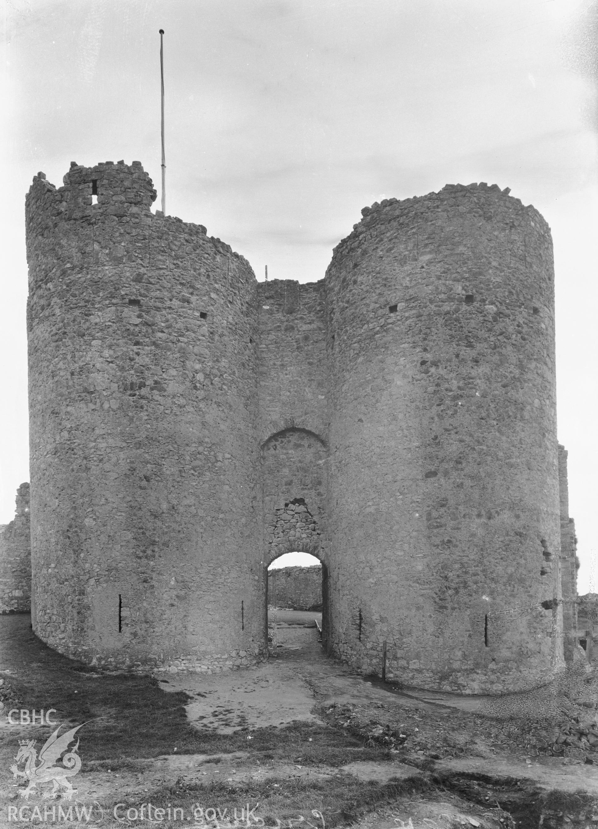 Black and white print of Criccieth Castle, produced by the Ministry of Works.