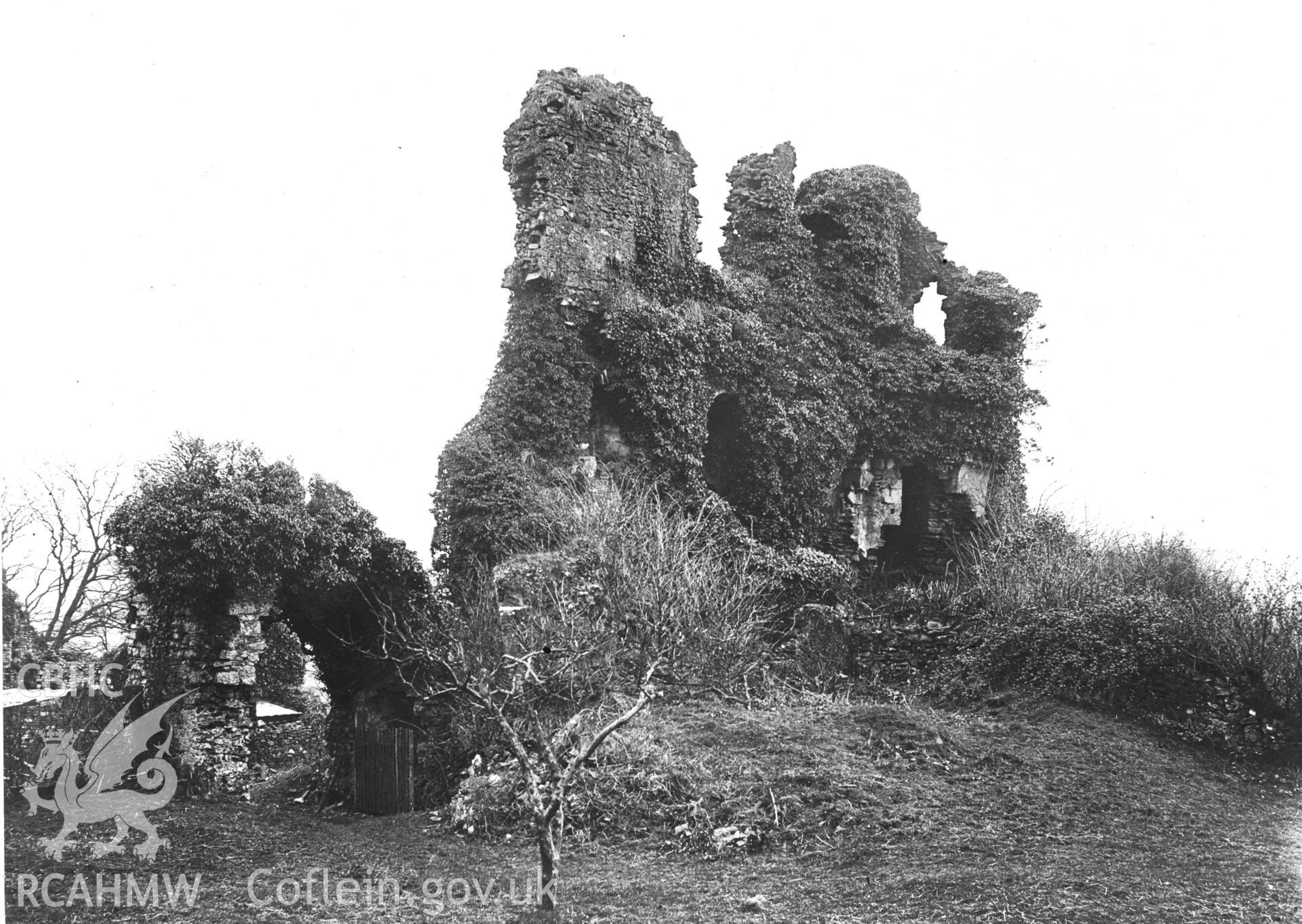 Photo showing Ogmore Castle