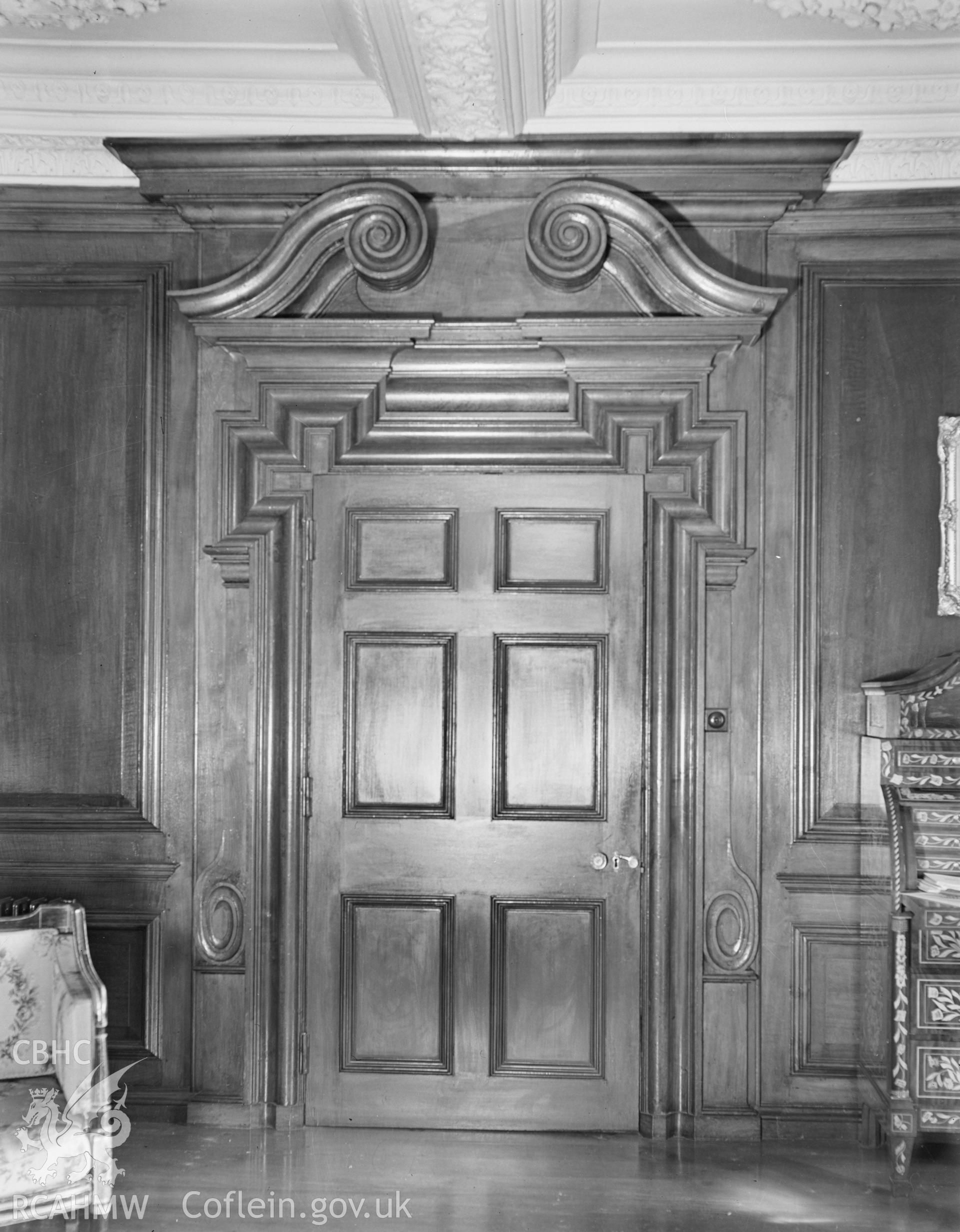 Penpont Mansion: interior detail of door