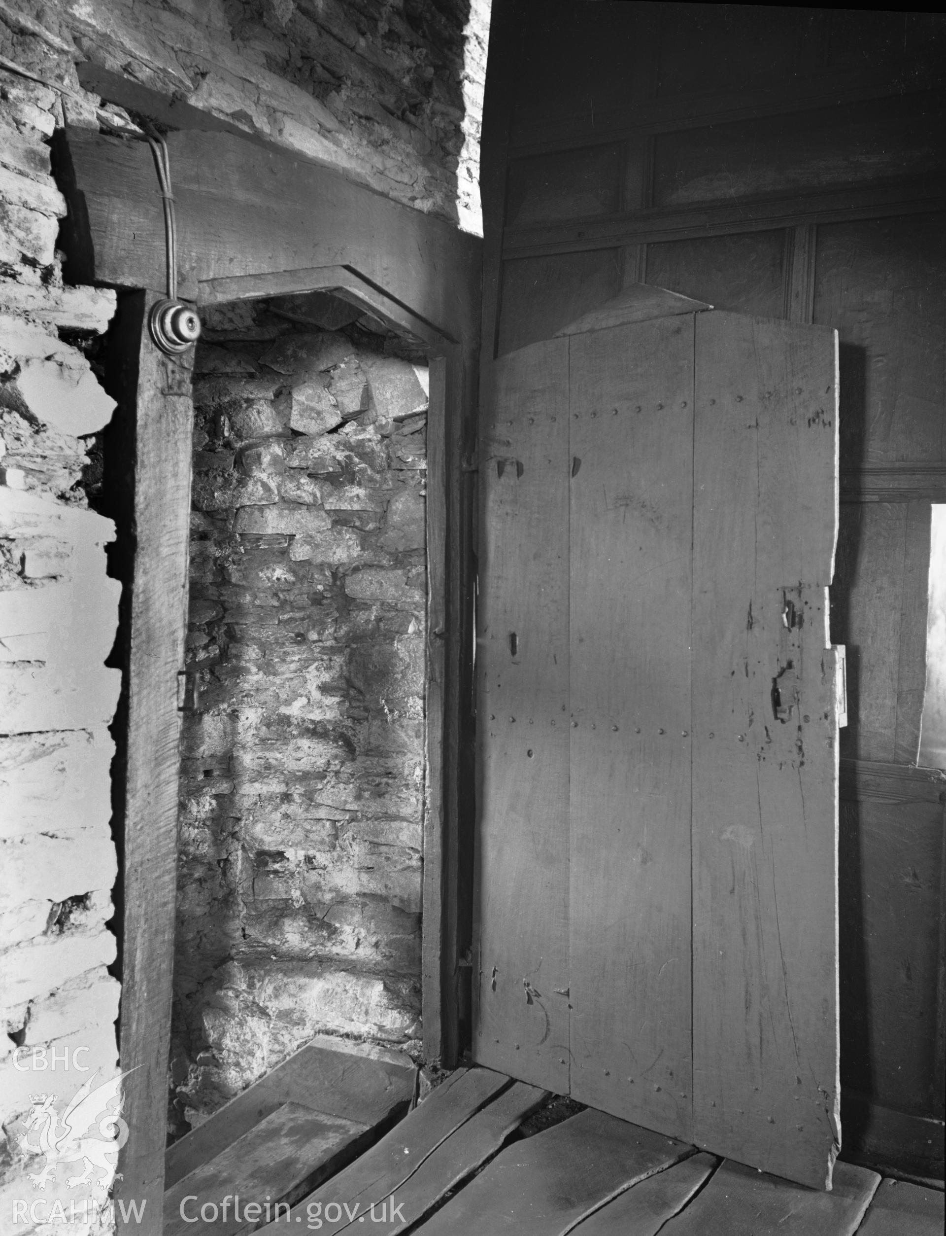 Interior view of Parlwr Mawr, Conwy showing door, taken 01.01.1947.