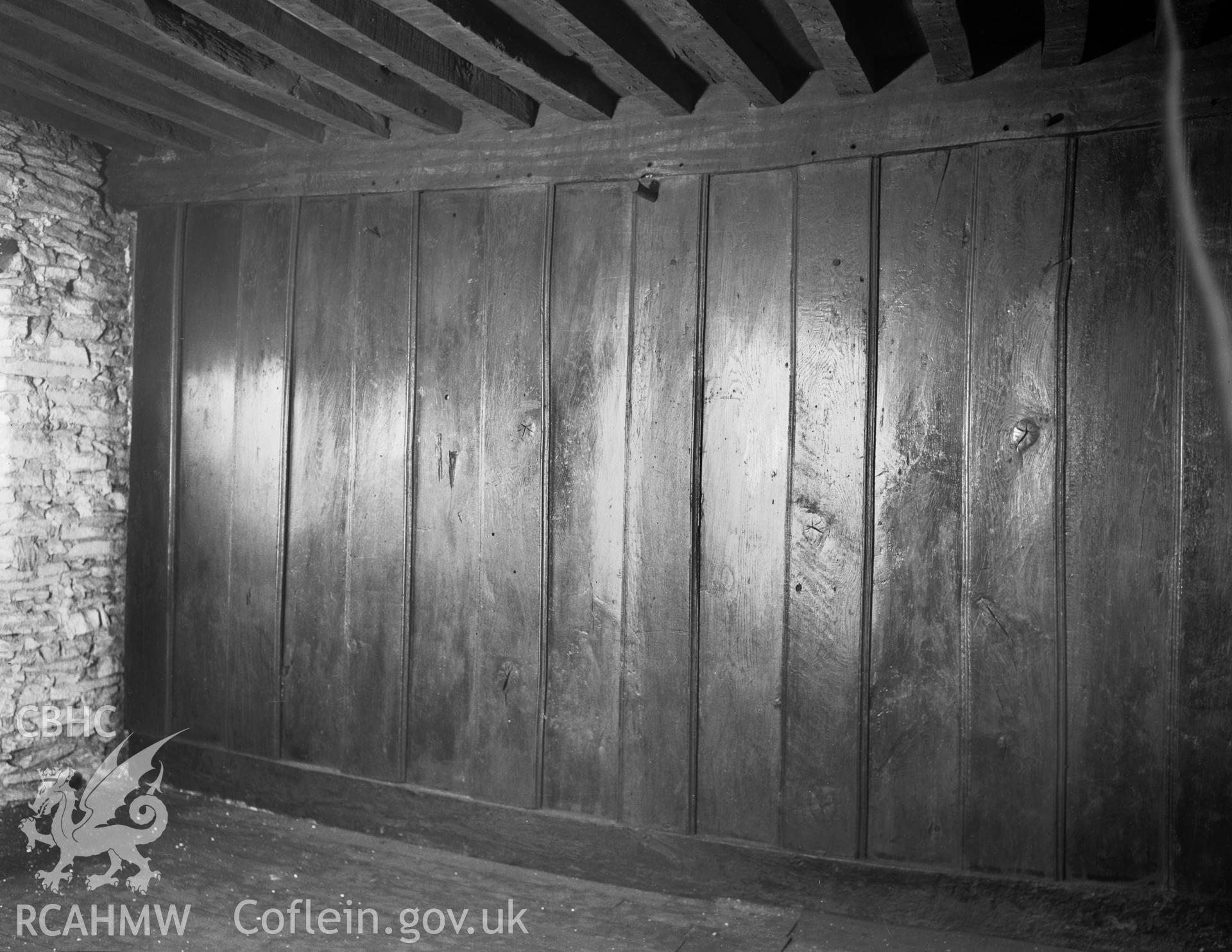 View of wooden screen in Parlwr Mawr, Conwy taken 01.01.1947.