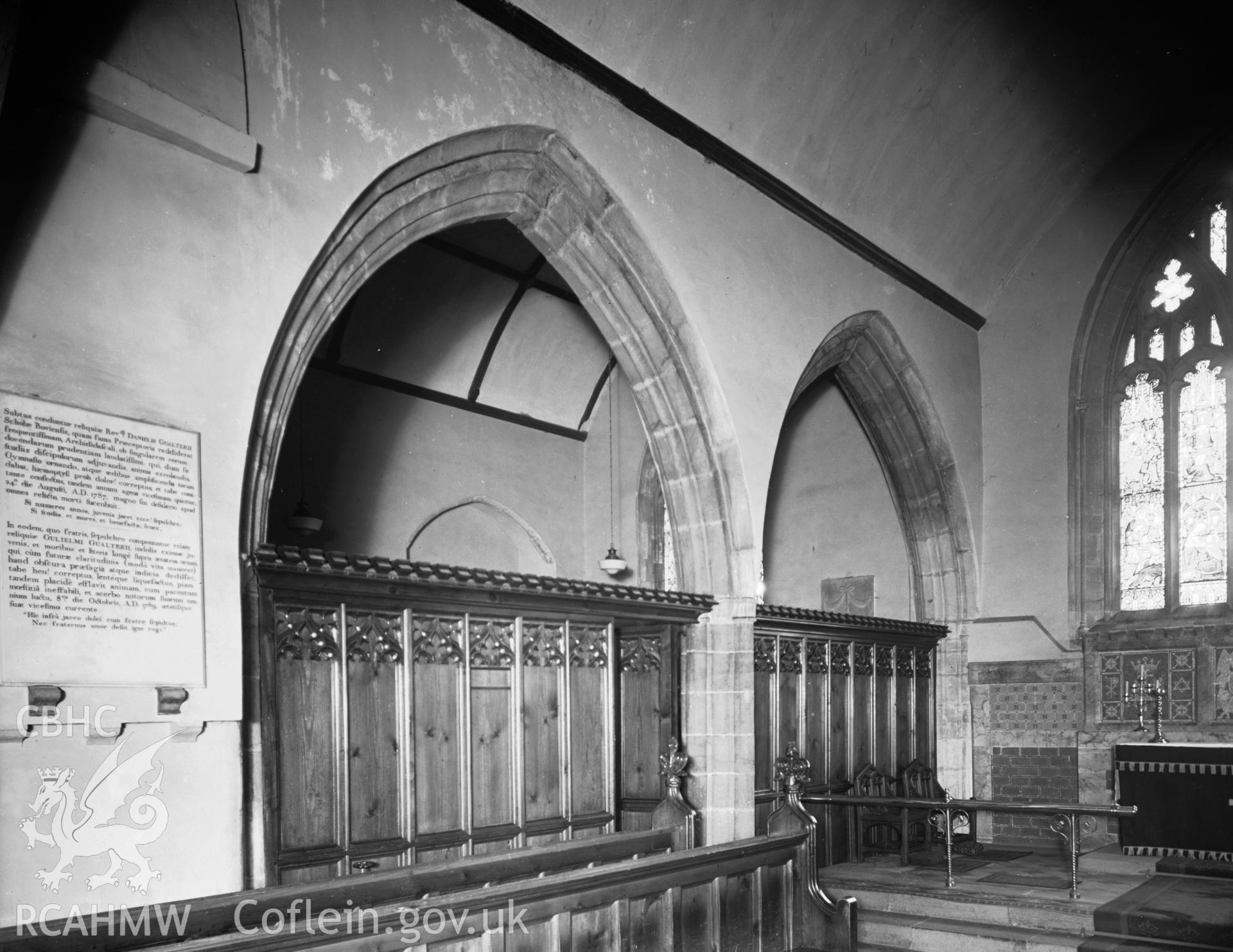 Arcade between the chancel and the chapel.