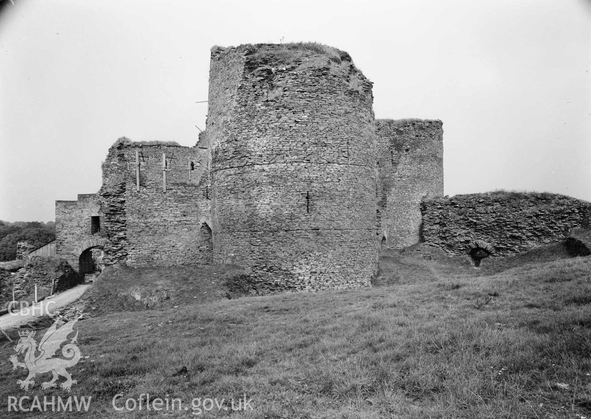 D.O.E photograph of Cilgerran Castle.
