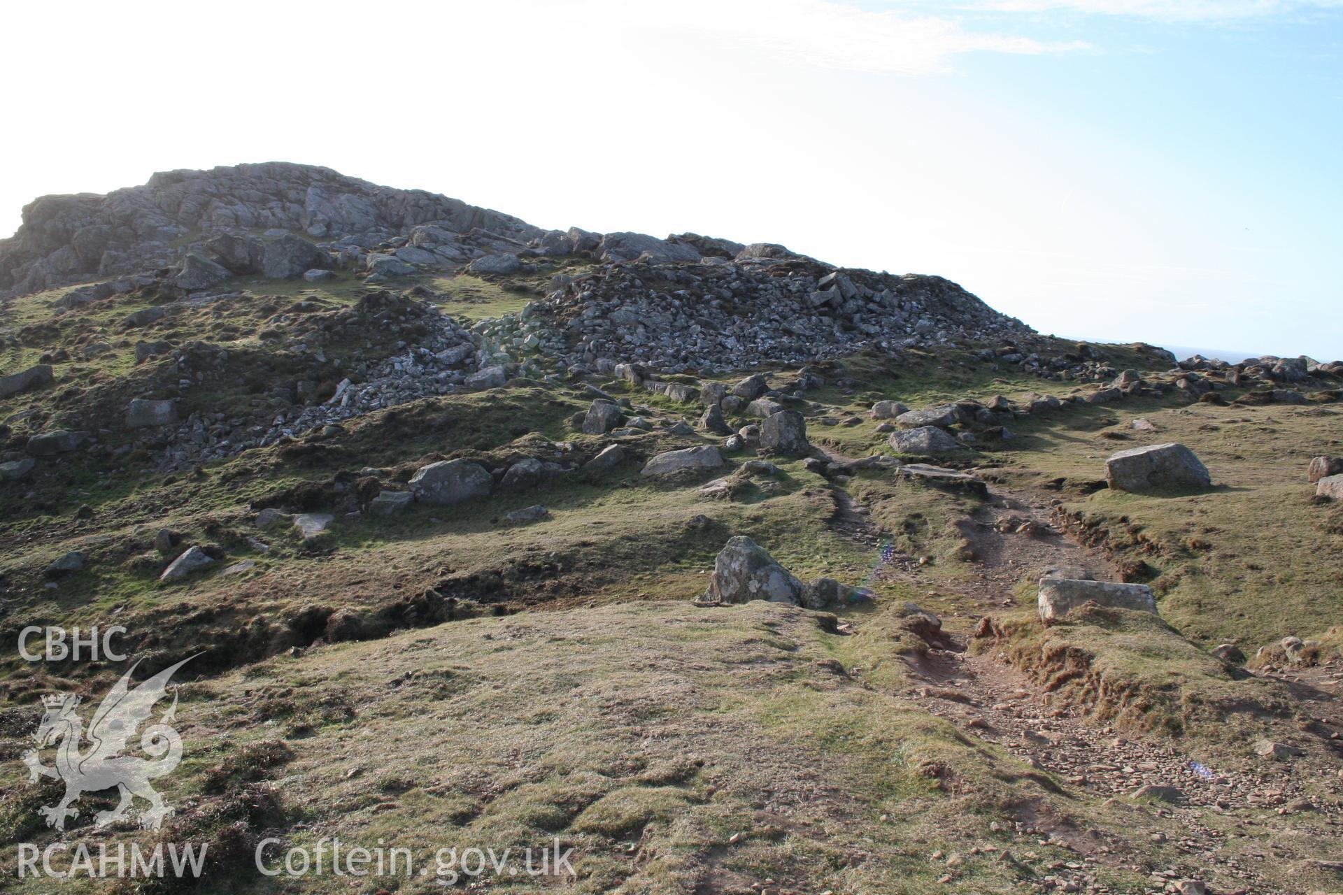 Clawdd y Milwyr promontory fort. Main gateway and outer defences, looking west into fort.