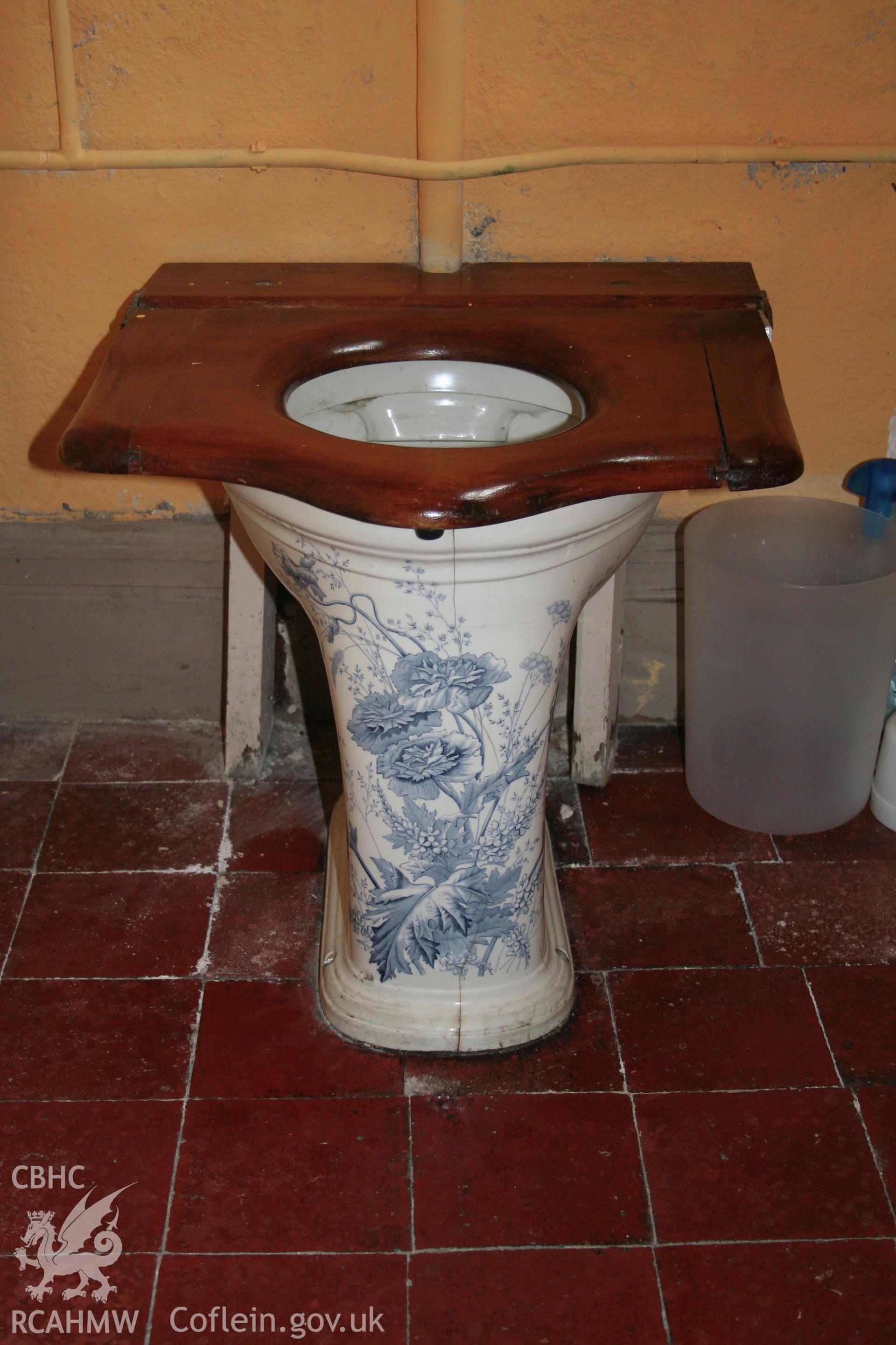 Capel Als, vestry toilet.