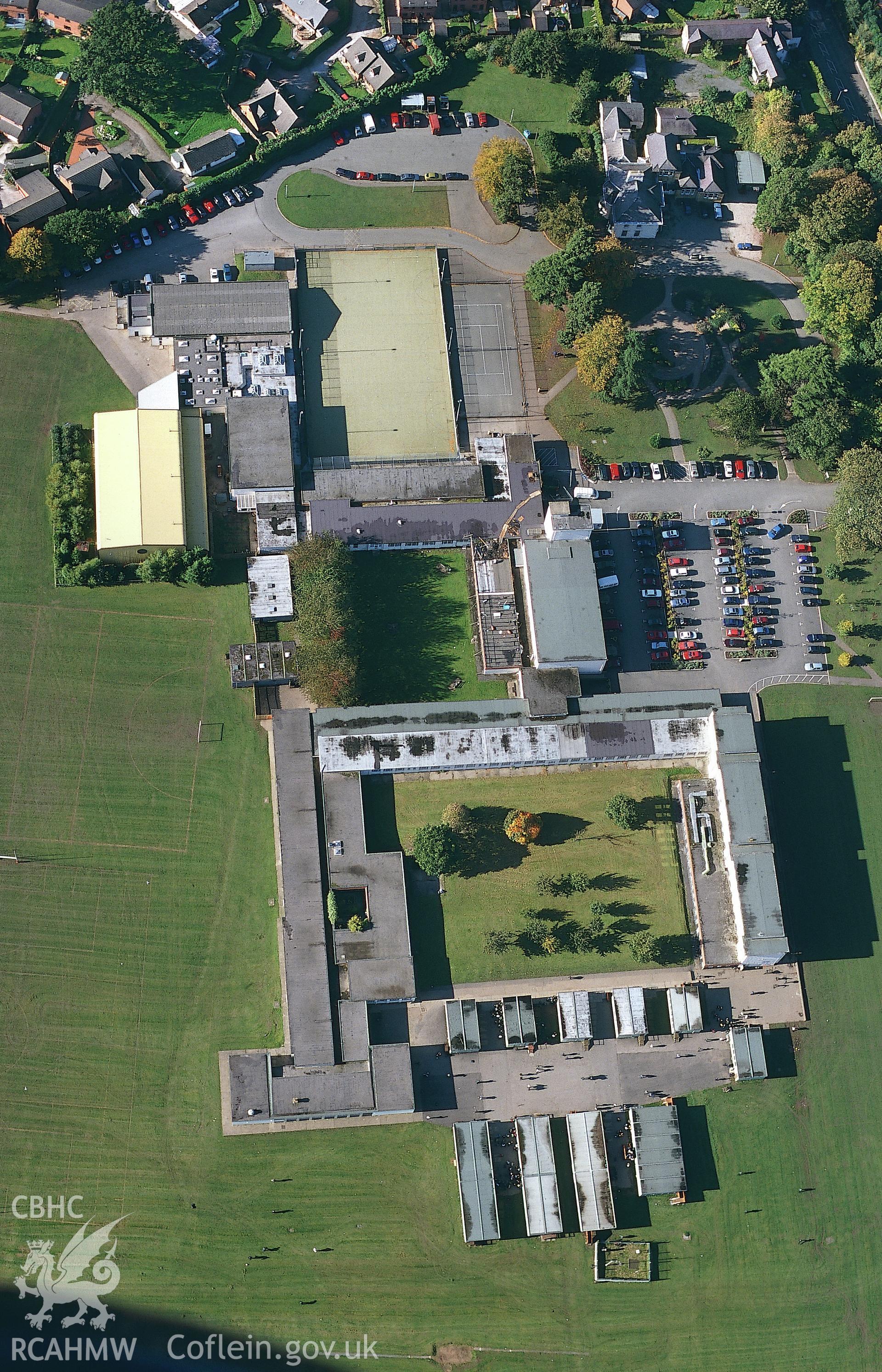 RCAHMW colour slide oblique aerial photograph of Brynhyfryd School, Ruthin, taken by T.G.Driver on the 17/10/2000.