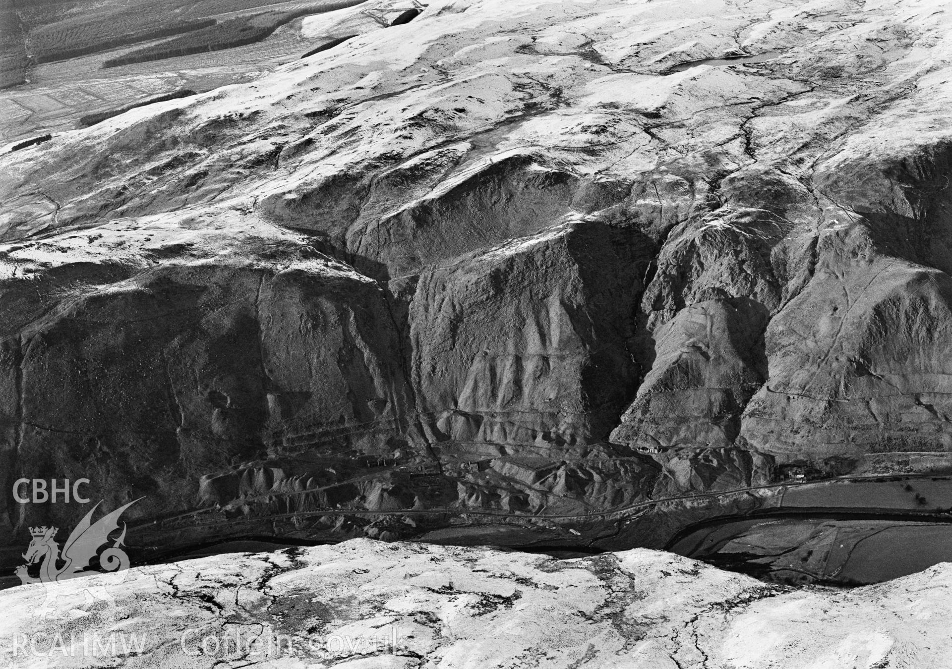 RCAHMW Black and white oblique aerial photograph of Cwmystwyth Leadmines, Pontarfynach, taken on 11/01/1999 by Toby Driver