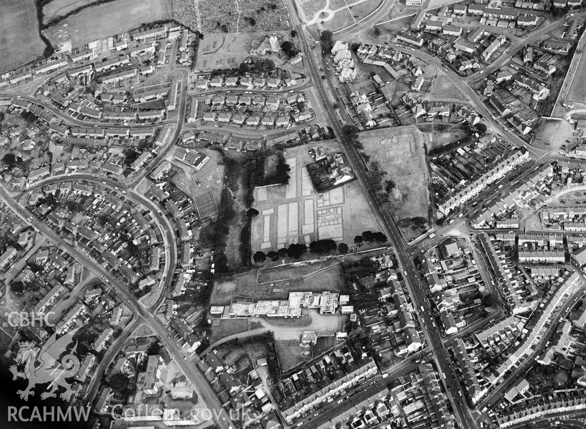 RCAHMW Black and white oblique aerial photograph of Caernarfon, taken on 1990 by C.R. Musson.