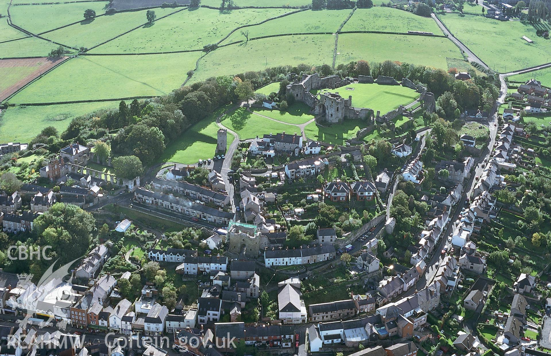 RCAHMW colour slide oblique aerial photograph of Denbigh Medieval Town, Lower Town, Denbigh, taken by T.G.Driver on the 17/10/2000.