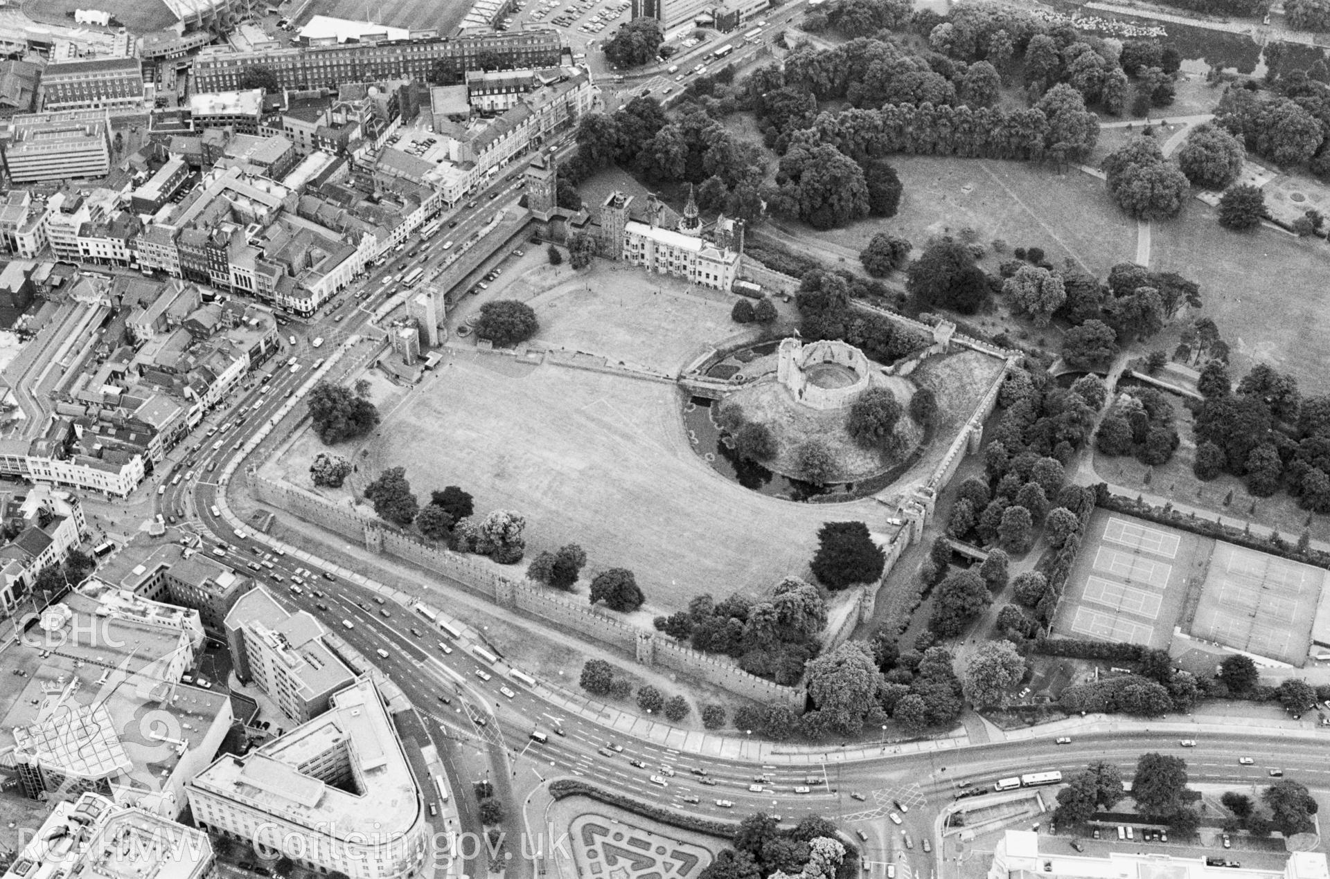 RCAHMW Black and white oblique aerial photograph of Cardiff Castle, taken on 02/07/1992 by CR Musson