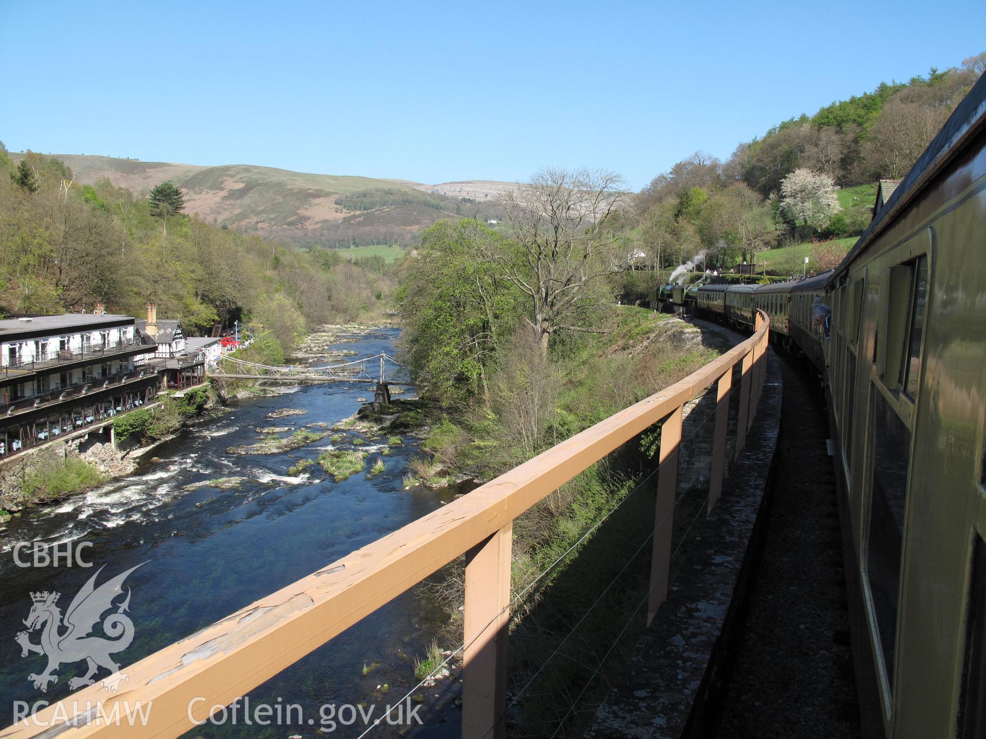 Llantisilio Chain Bridge from the southwest, taken by Brian Malaws on 19 April 2009.