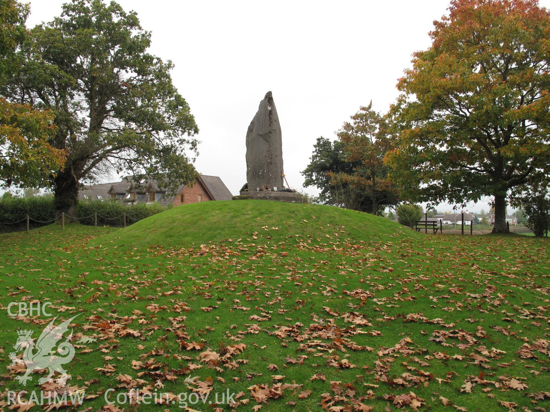 Llywelyn Monument, Cilmeri, from the southwest, taken by Brian Malaws on 07 October 2010.