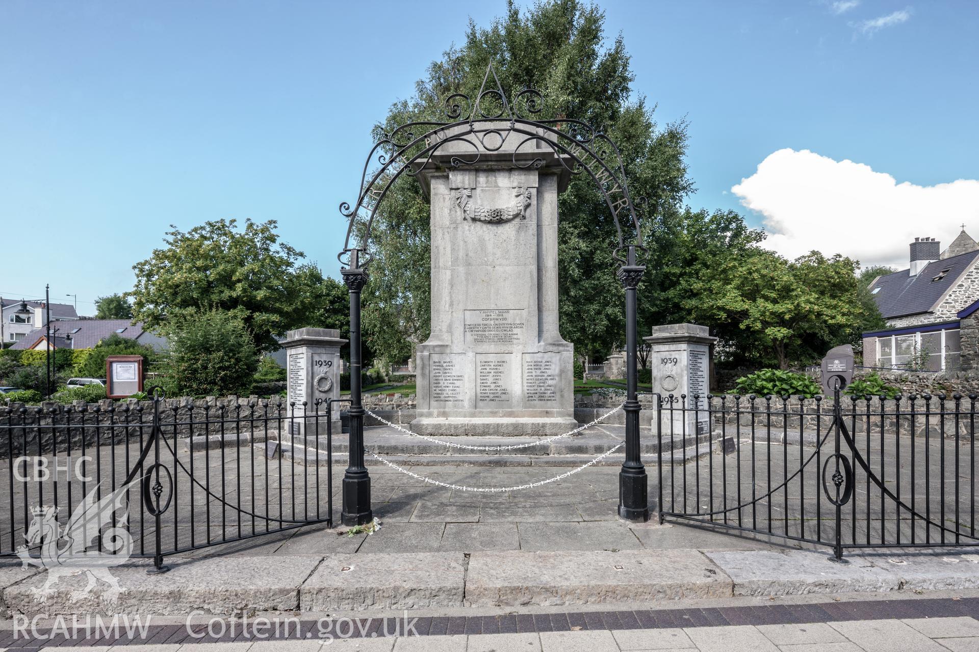 Cenotaph and entrance ironwork from the south southwest
