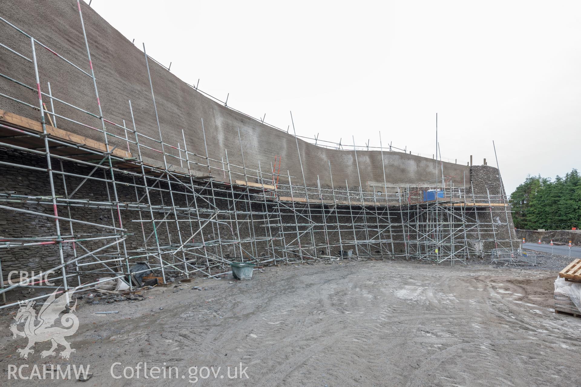 Garreg Farm area. Reinforced wall above access road to Hafod y Garreg being rock faced. (24/11/12)