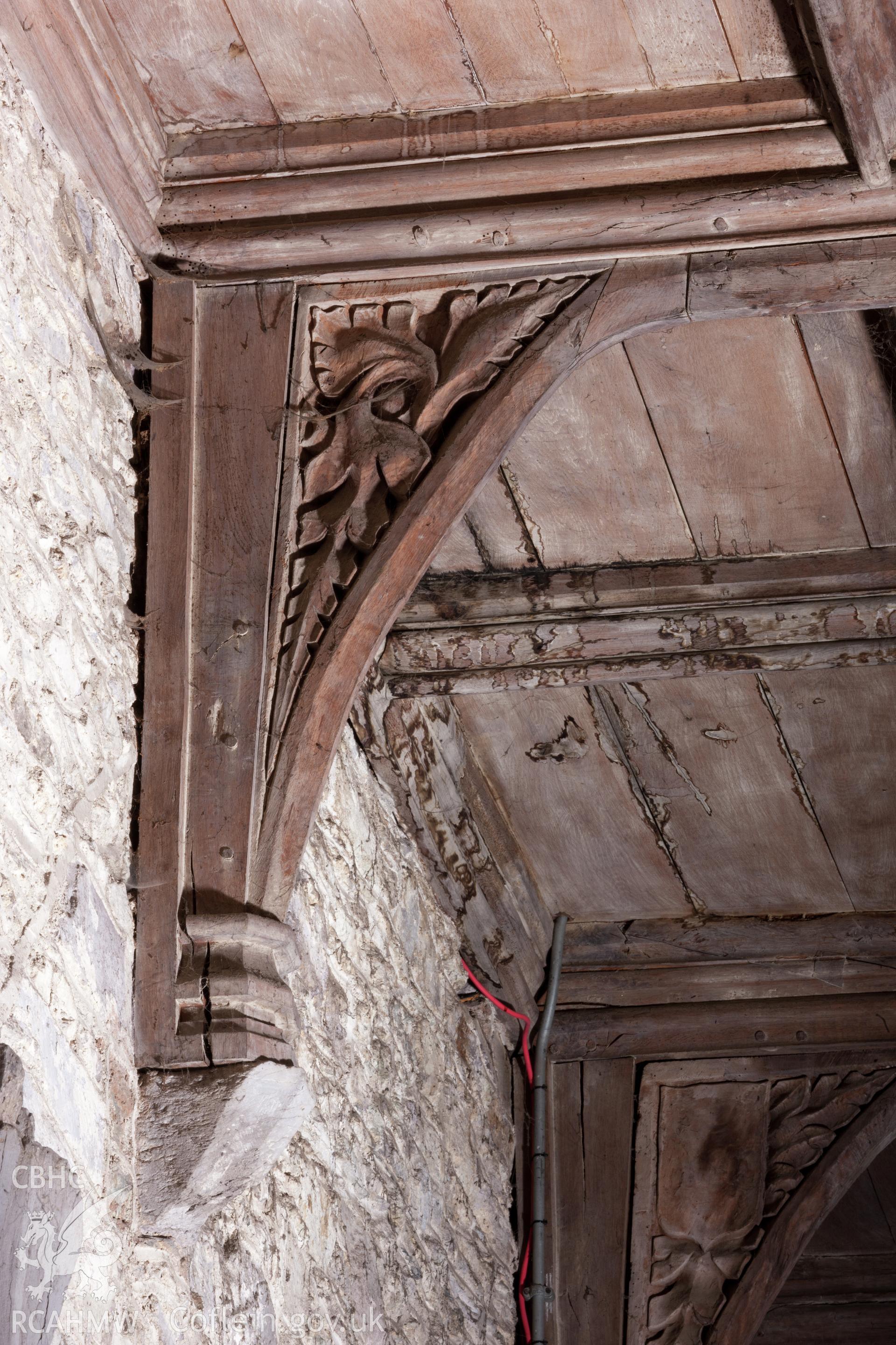 Spandrels in south aisle, south side