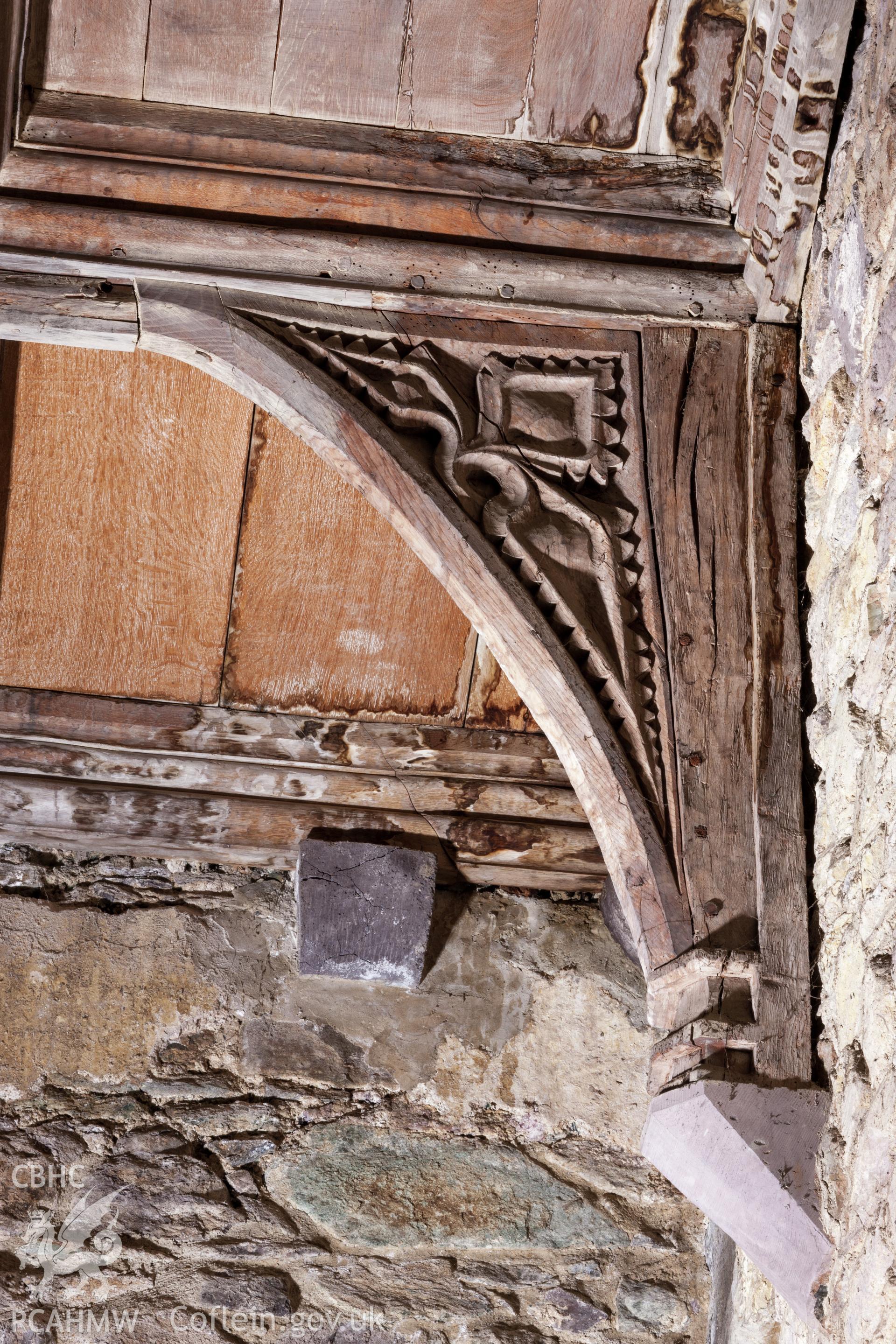 Spandrels in south aisle, north side