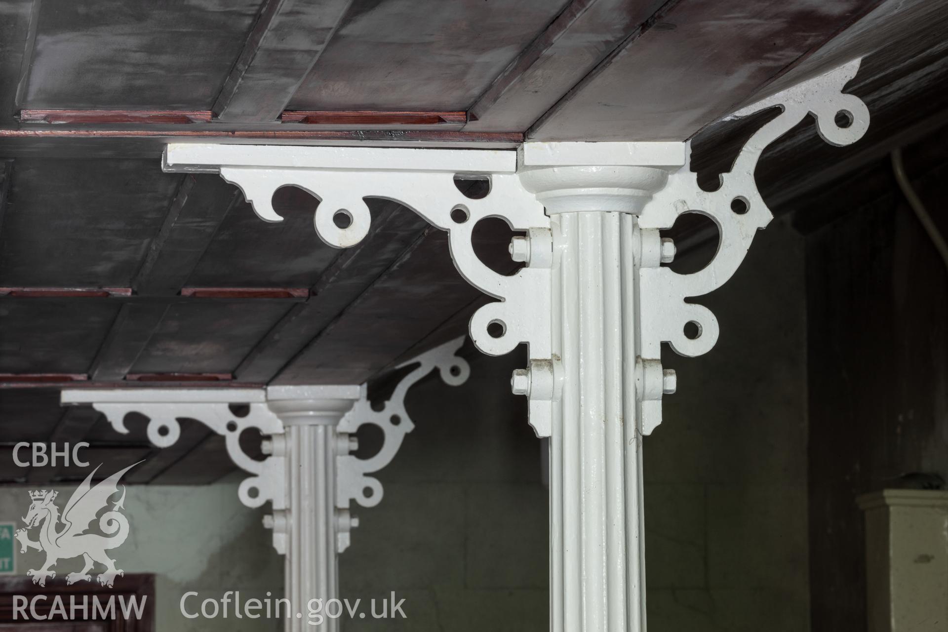 Cast-iron brackets for gallery