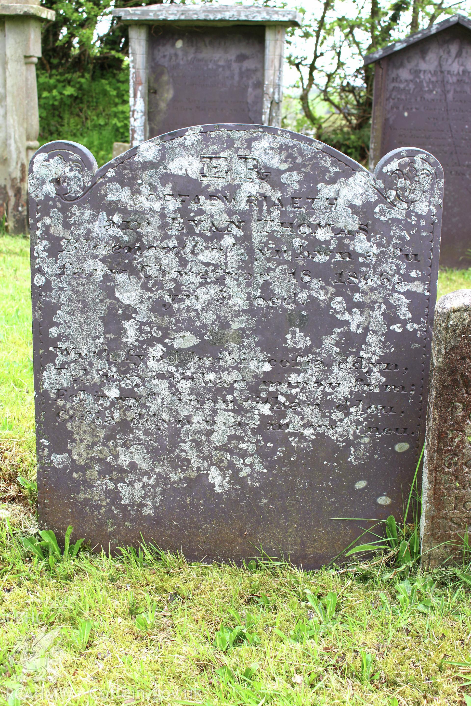 Gravestone of Evan Thomas