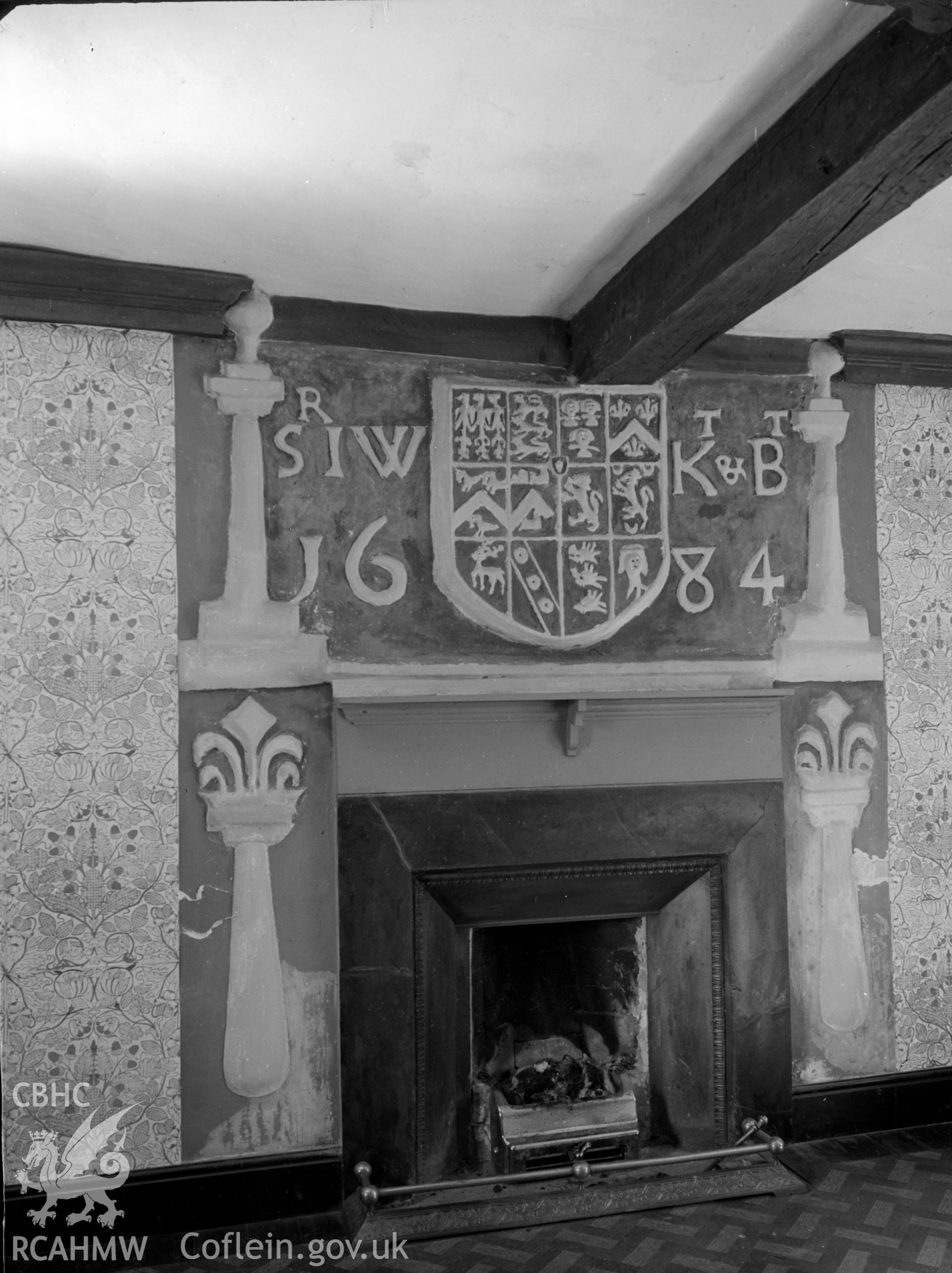 Fireplace with the date 1684 and a coat of arms situated above the mantle.
