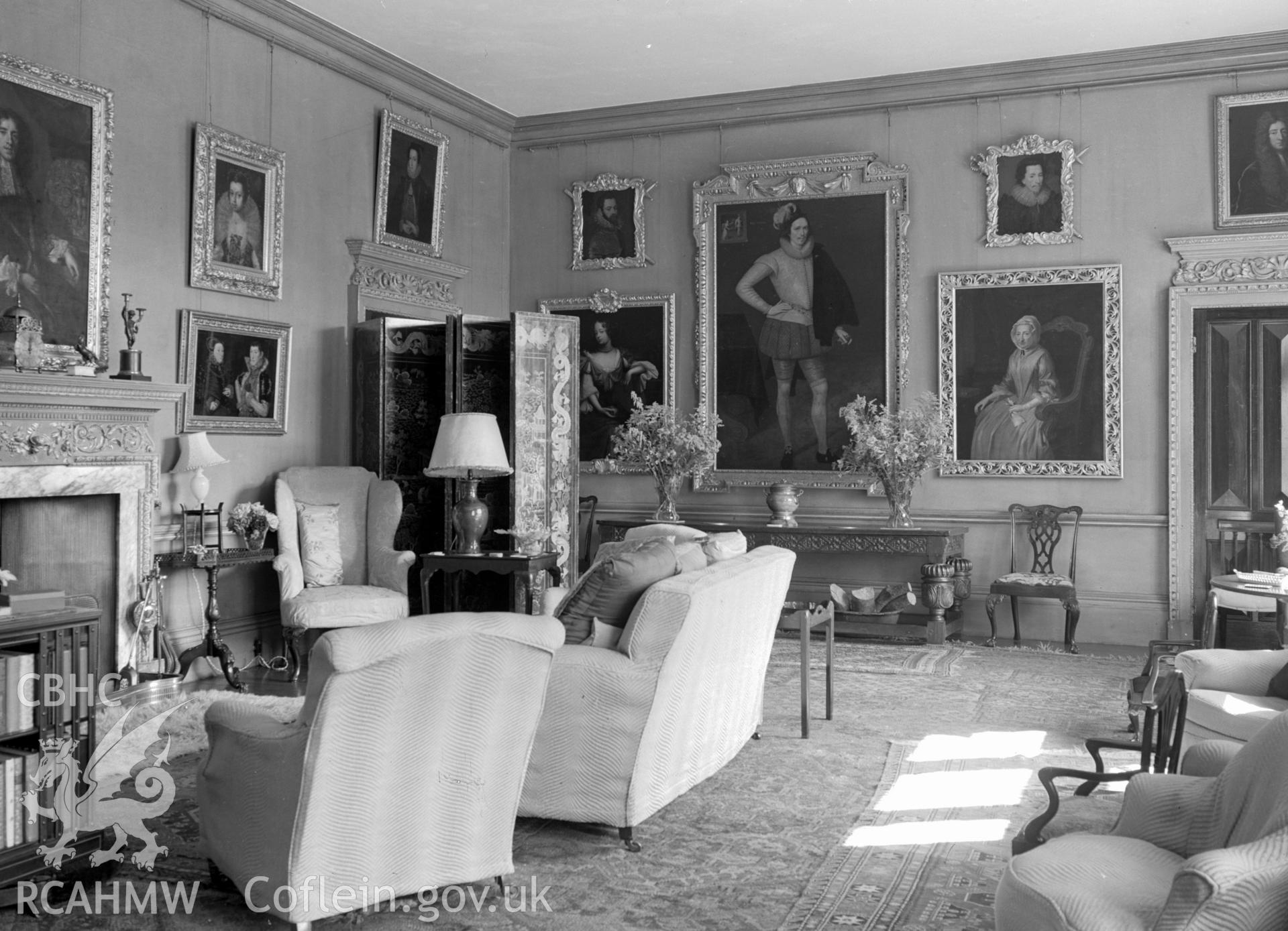 The drawing room with a fireplace and decorative edges around the doorframes.