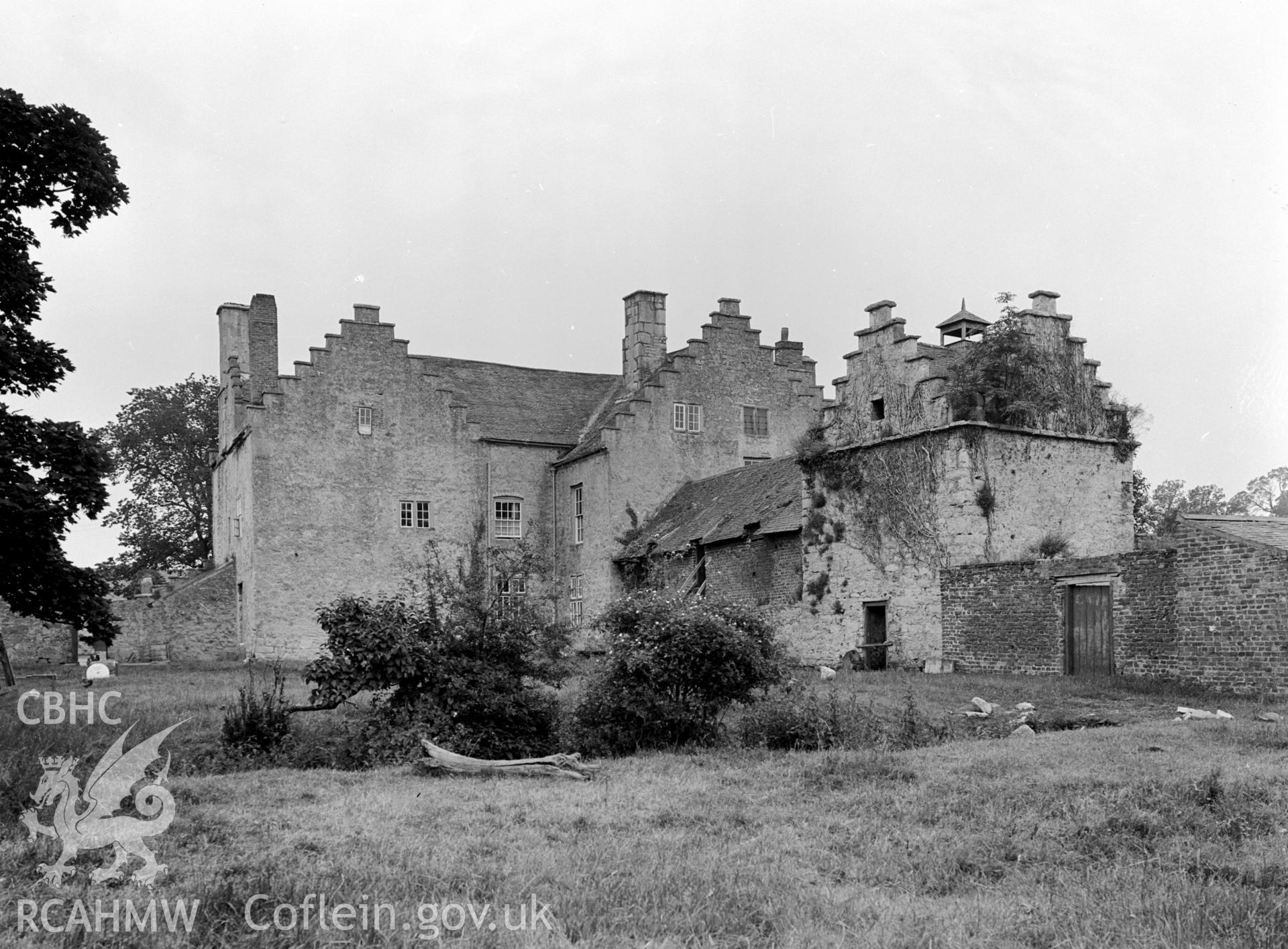 Black and white photograph of dovecote at Faenol Fawr, Bodelwyddan, produced by George Bernard Mason as part of the National Buildings Record