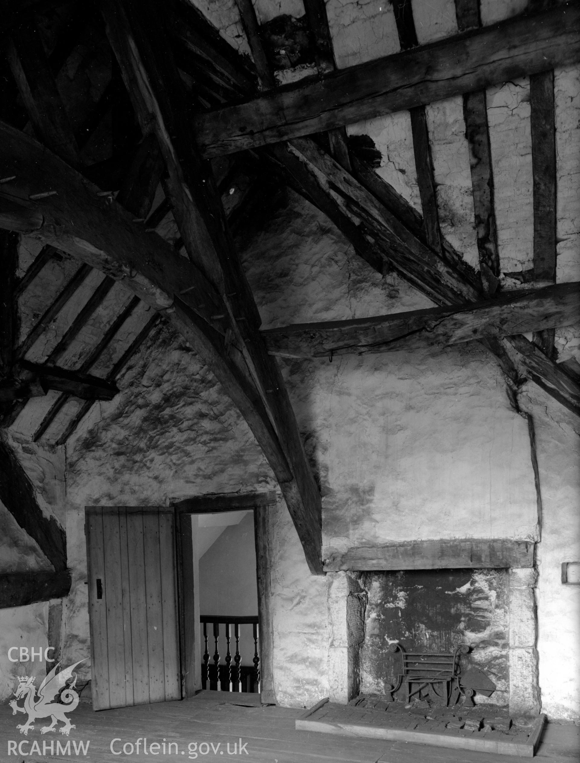 Timber beamed roof showing the common rafters, purlin and a cruck
