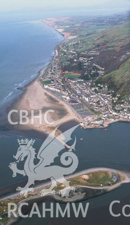 Slide of RCAHMW colour oblique aerial photograph of Barmouth, taken by T.G. Driver, 14/2/2002.