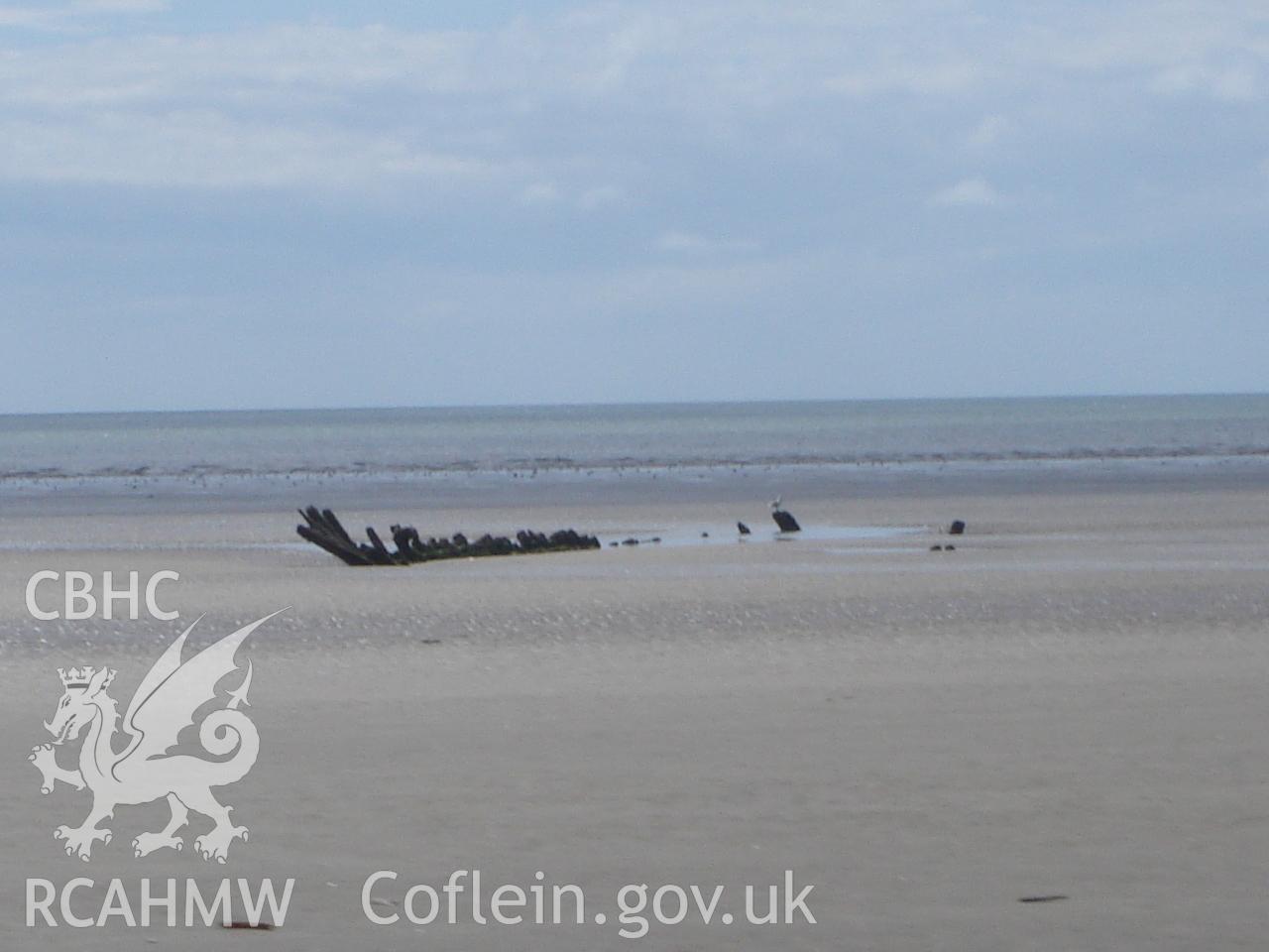 Digital photo showing unnamed wreck at Cefn Sidan, taken by Ian Cundy, August 2010.