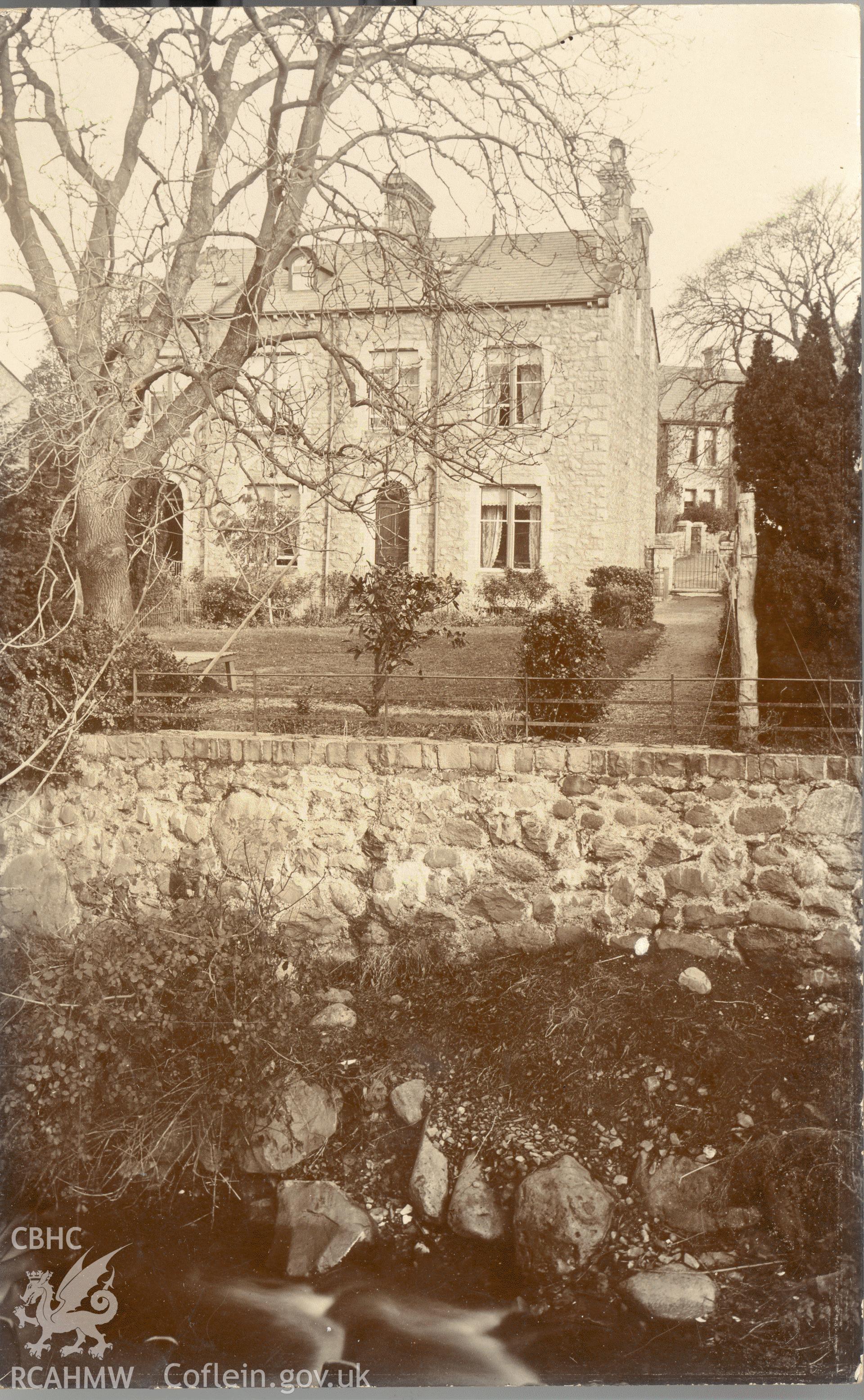 Digitised postcard image of unidentified house, Llanfairfechan, G. Thomas, Llanfairfechan. Produced by Parks and Gardens Data Services, from an original item in the Peter Davis Collection at Parks and Gardens UK. We hold only web-resolution images of this collection, suitable for viewing on screen and for research purposes only. We do not hold the original images, or publication quality scans.