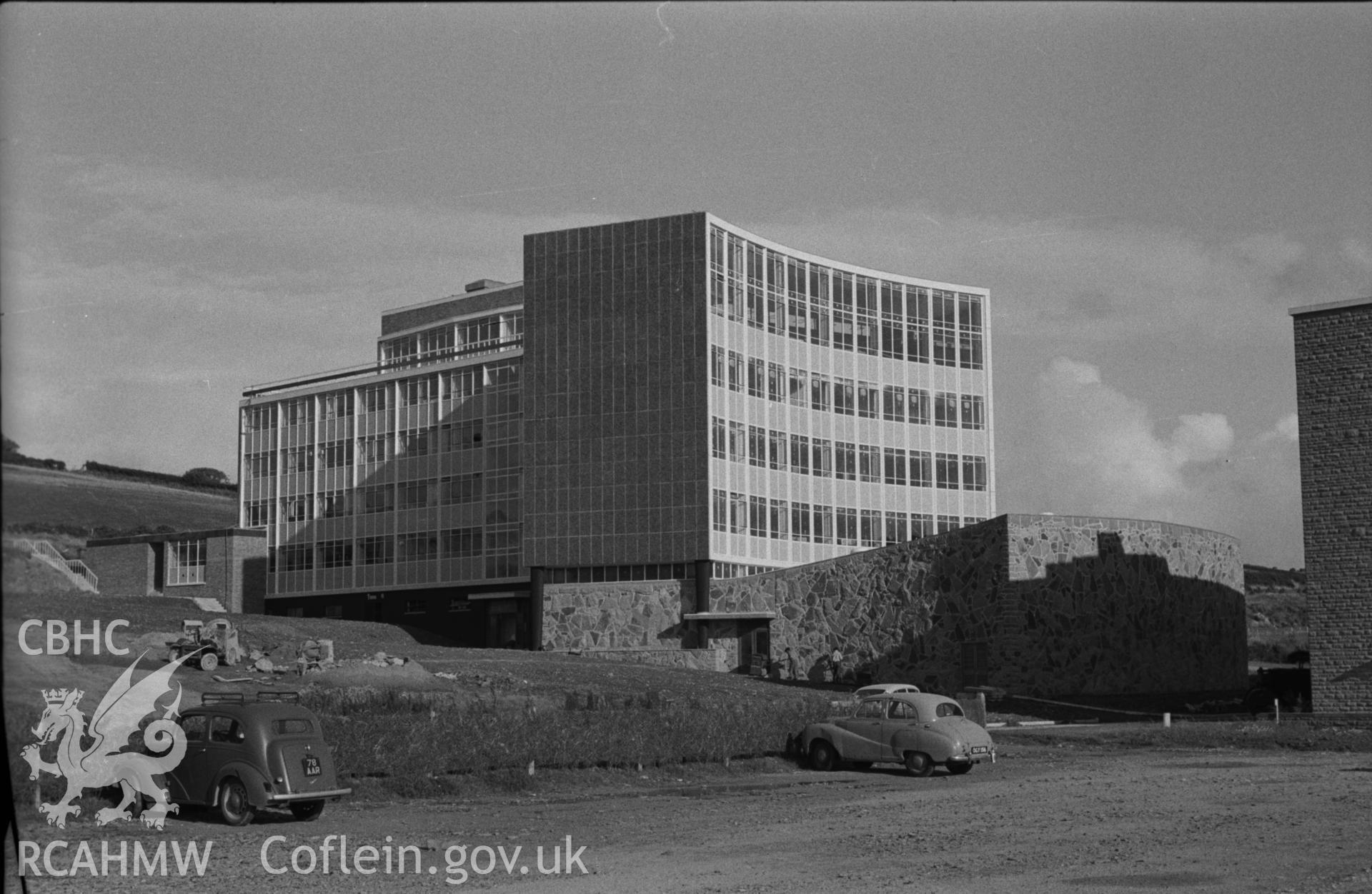 Black and White photograph showing the newly constructed Physical Sciences Department, Aberystwyth University. Photographed by Arthur Chater in August 1962, from grid reference SN 5954 8182, looking south east.