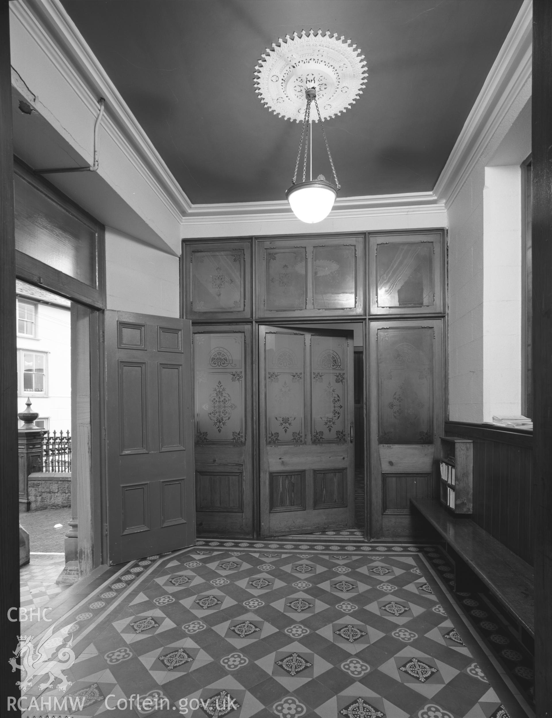 Interior, vestibule. NA/GEN/98/008
