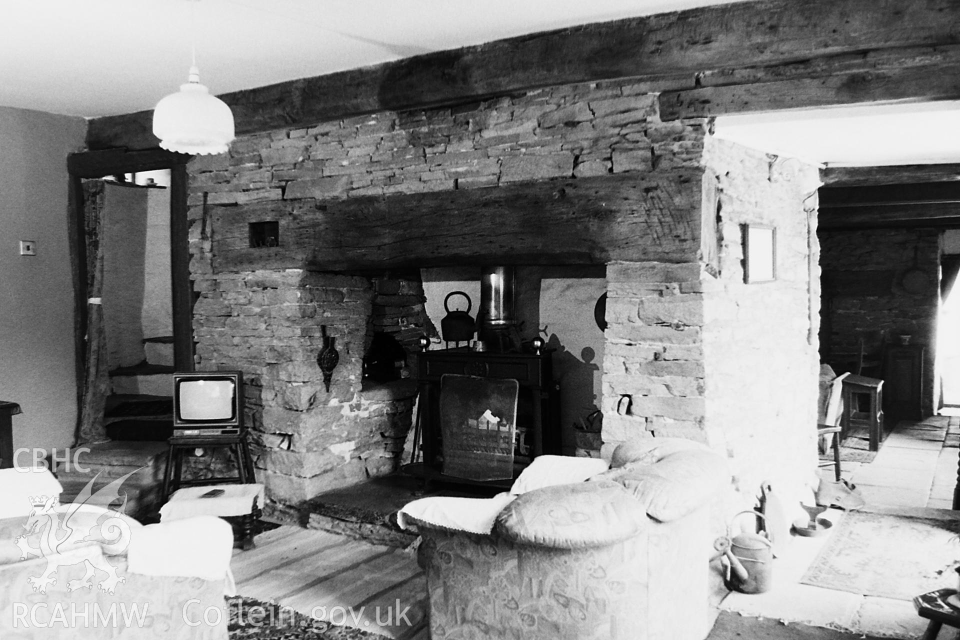 Black and white photo showing fireplace at  Troedrhiw-trwyn, Trehafod, taken by Paul R. Davis, 1988.