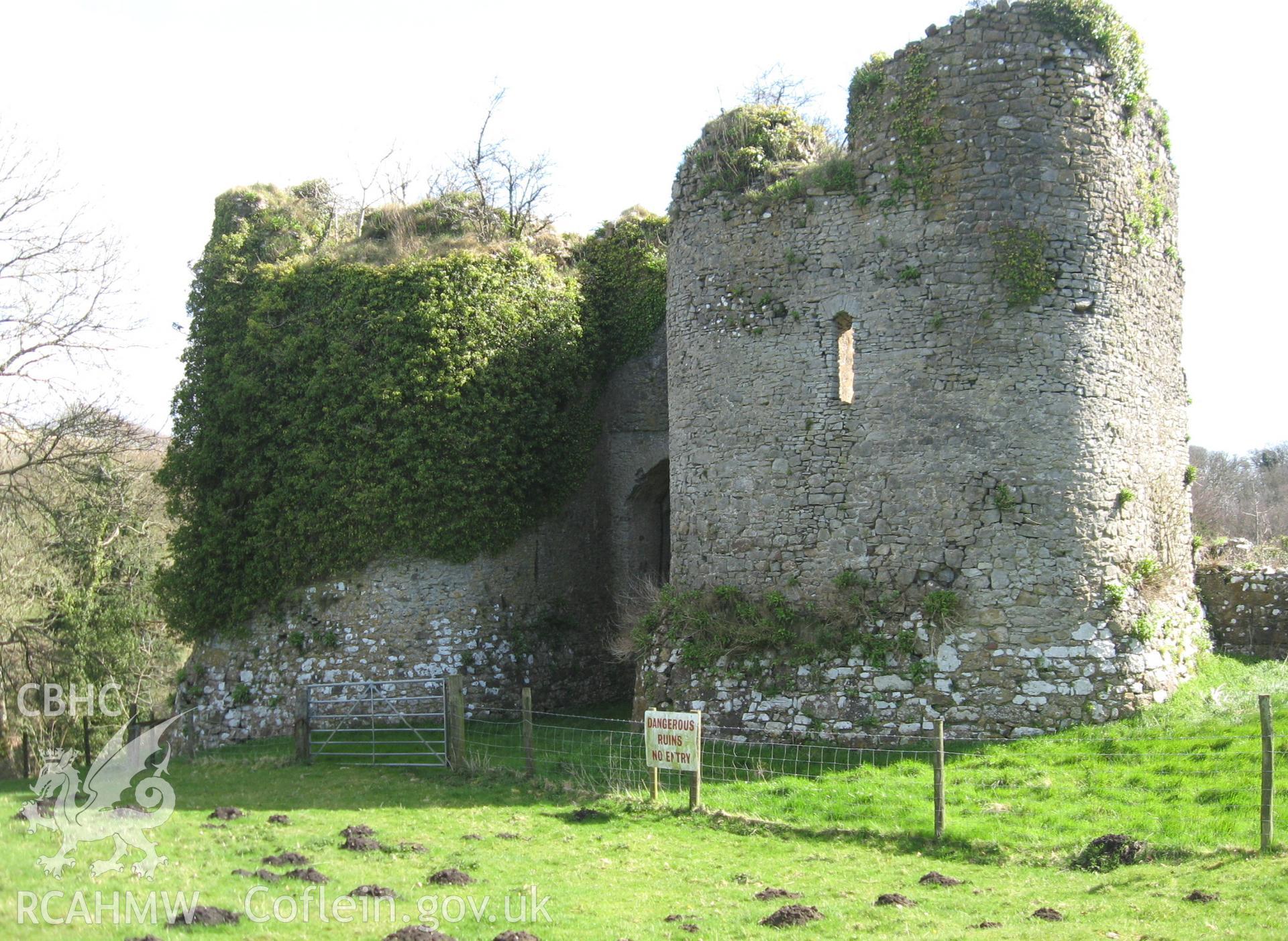 Colour photo of Penrice Castle, taken by Paul R. Davis, 11th January 2007.