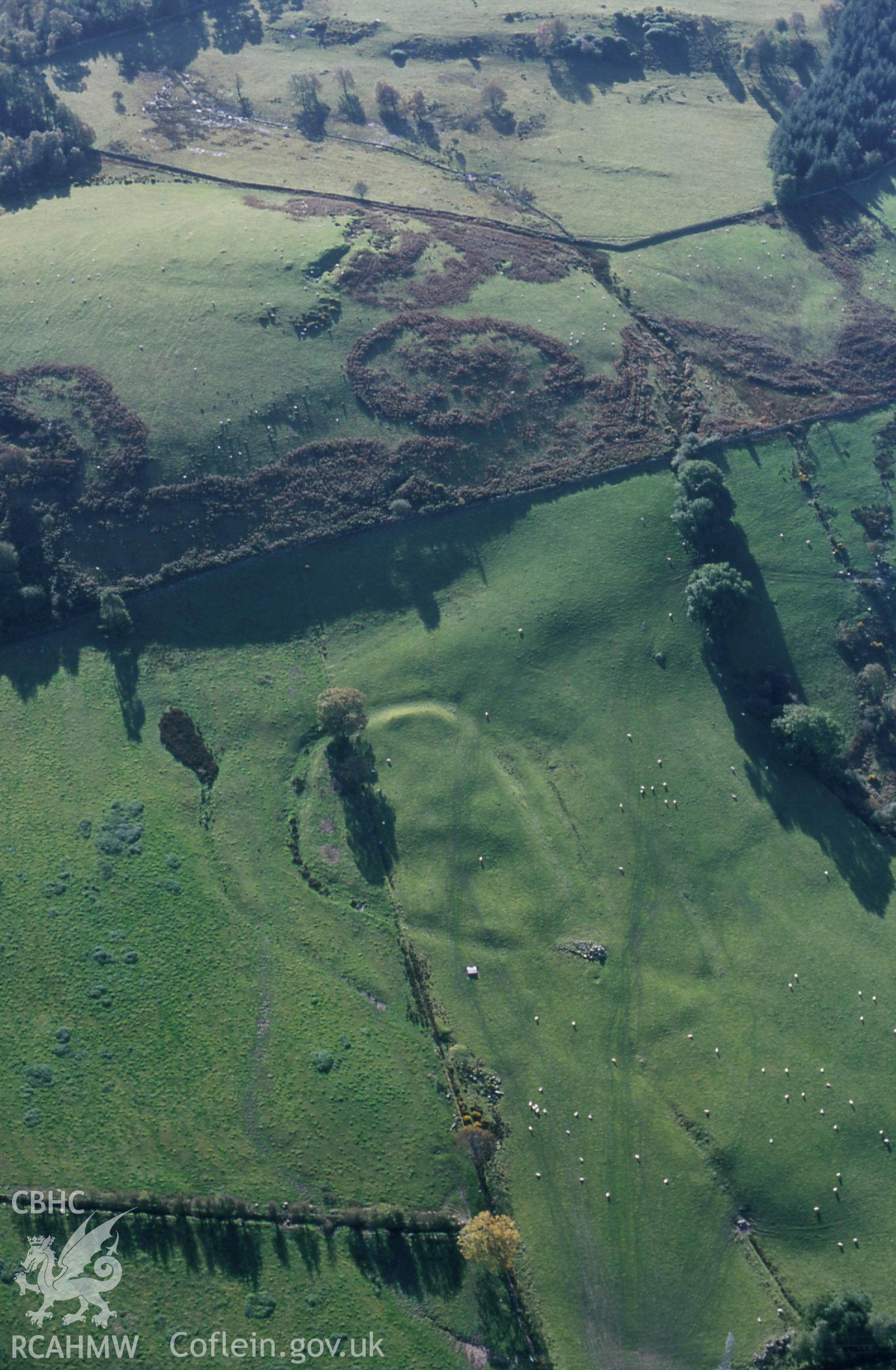 RCAHMW colour slide oblique aerial photograph of Moel Fodig, Enclosure, Corwen, taken by T.G.Driver on the 17/10/2000