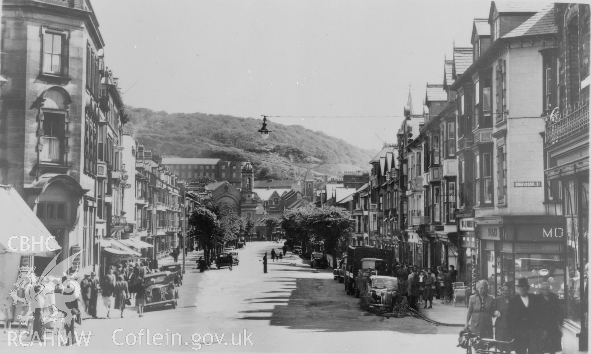 Black and white print of North Parade, Aberystwyth, undated, copied from the Mary Tinker Collection. Copy negative held.