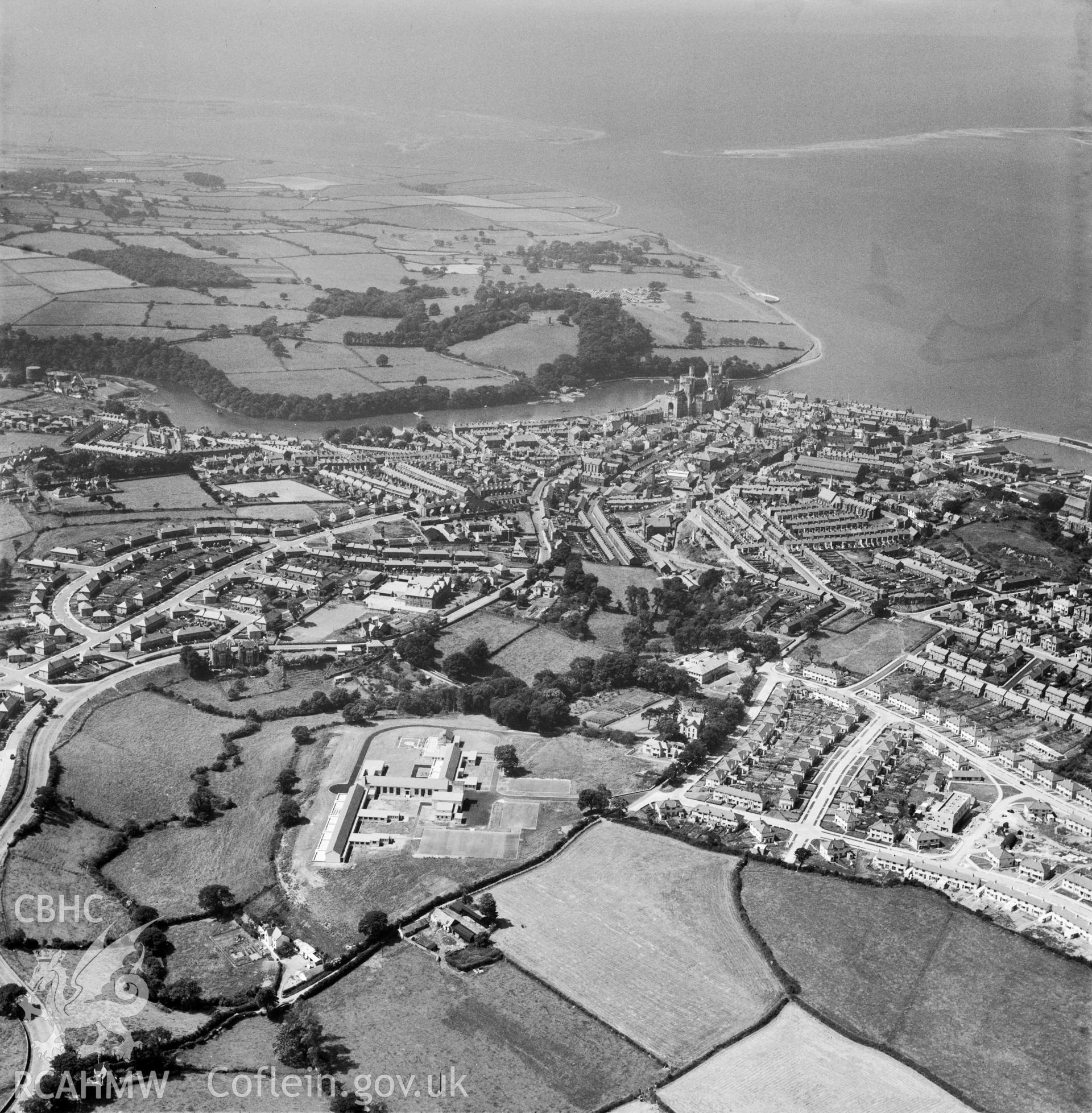 General view of Caernarfon showing Ysgol Maesincla school