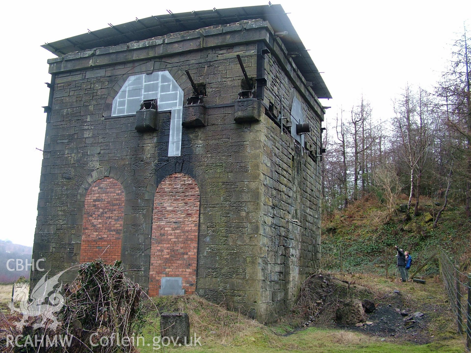 Vertical engine house with blocked openings.