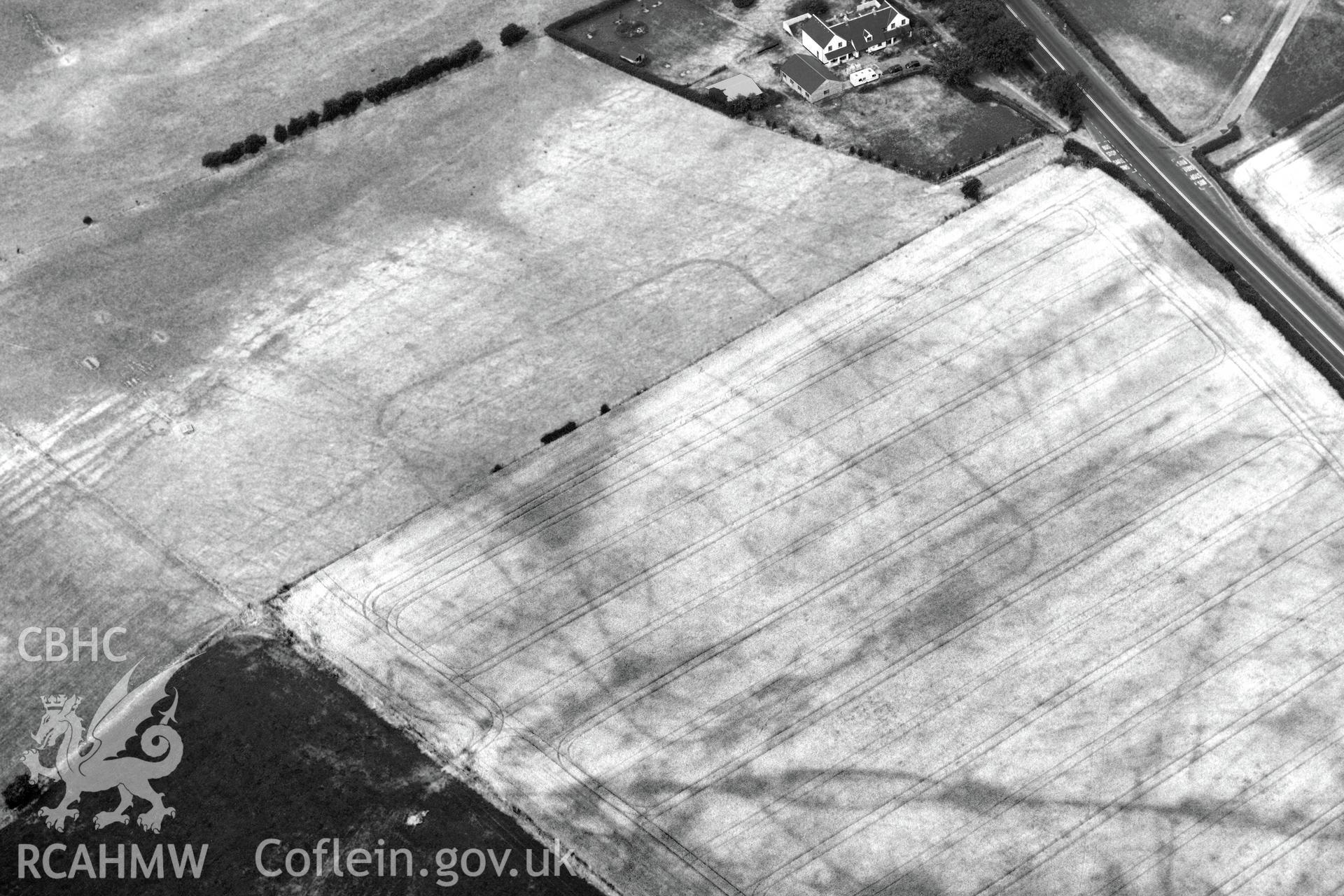 Royal Commission aerial photography of Killcrow Hill Roman marching camp taken during drought conditions on 22nd July 2013 at the time of its discovery.