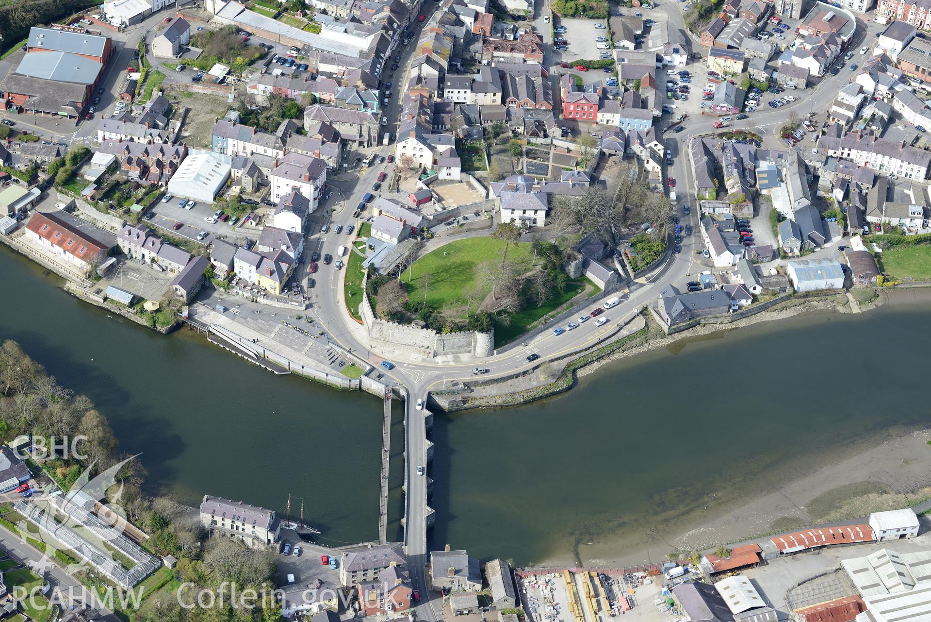 Cardigan Town, Castle, Castle House, Mercantile Wharf, Warehouse, Cardigan Bridge, Cardigan Harbour and Old Shire Hall. Oblique aerial photograph taken during the Royal Commission's programme of archaeological aerial reconnaissance by Toby Driver 15th April 2015.