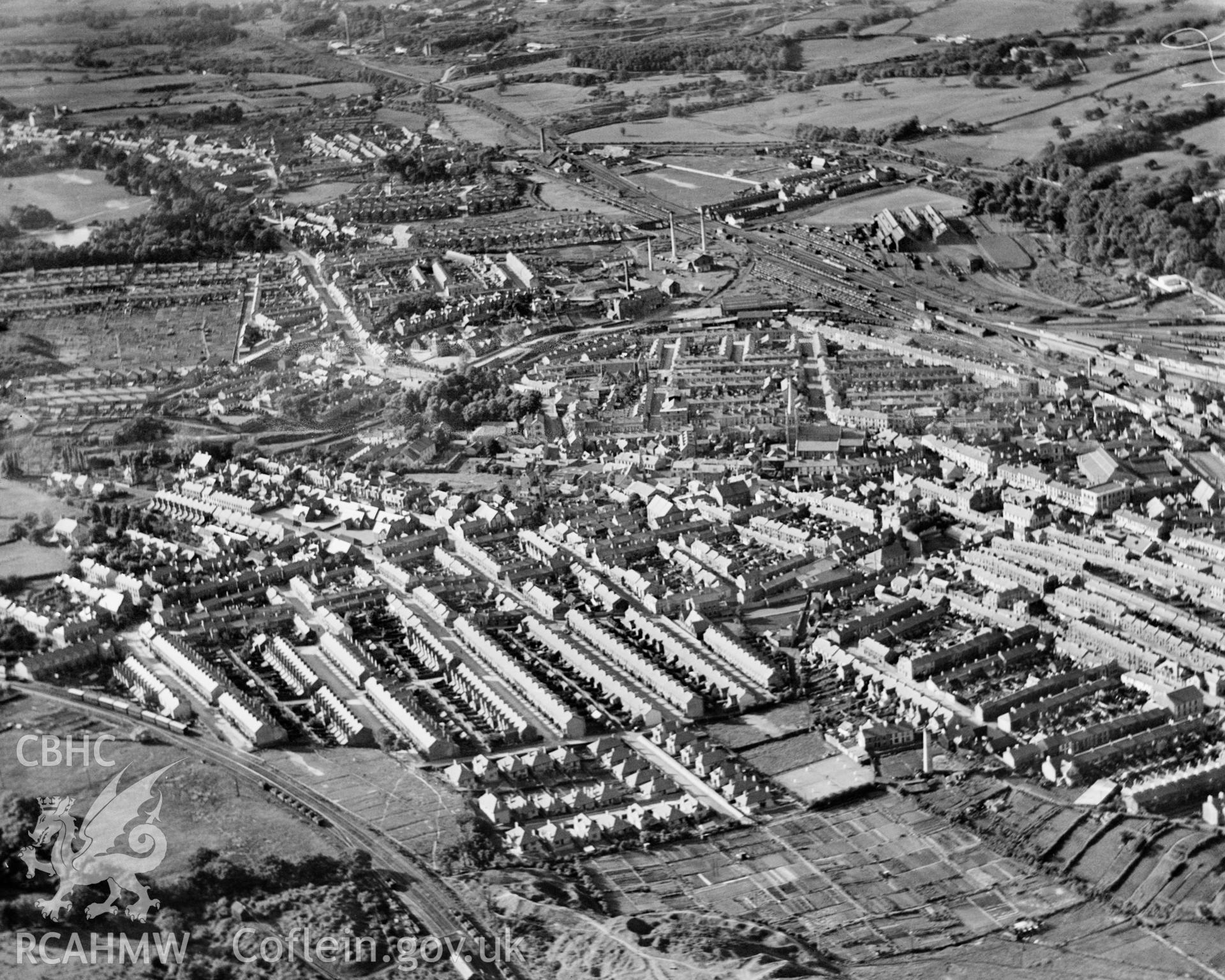 General view of Aberdare, oblique aerial view. 5?x4? black and white glass plate negative.