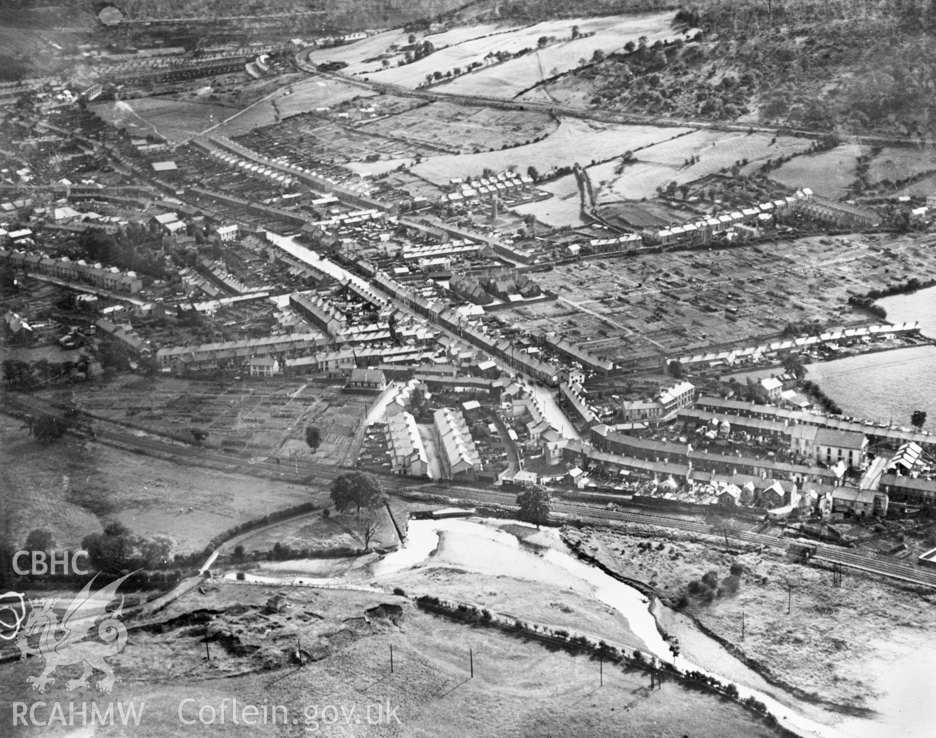 General view of Aberdare. Oblique aerial photograph, 5?x4? BW glass plate.
