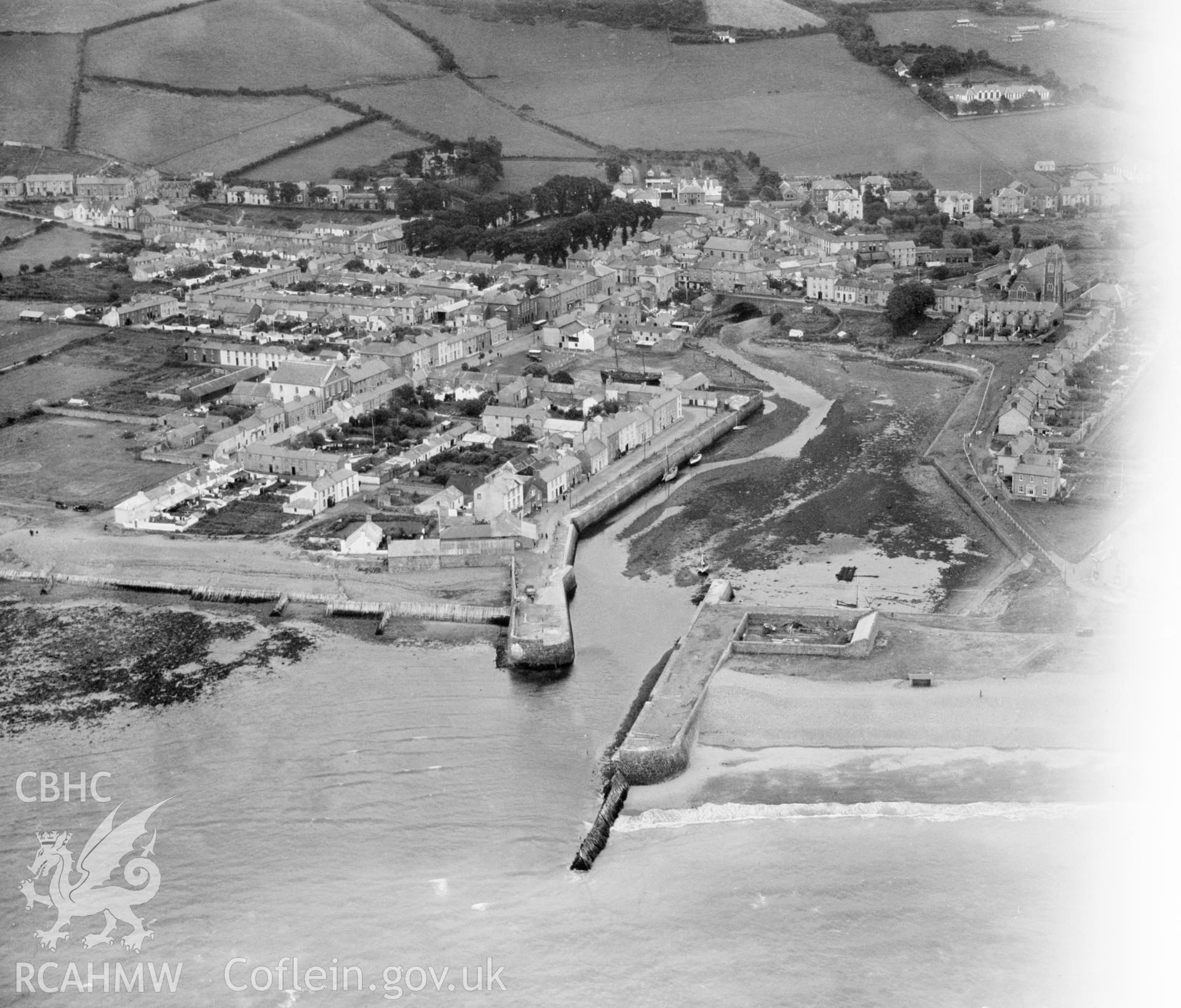 General view of Aberaeron, oblique aerial view. 5?x4? black and white glass plate negative.