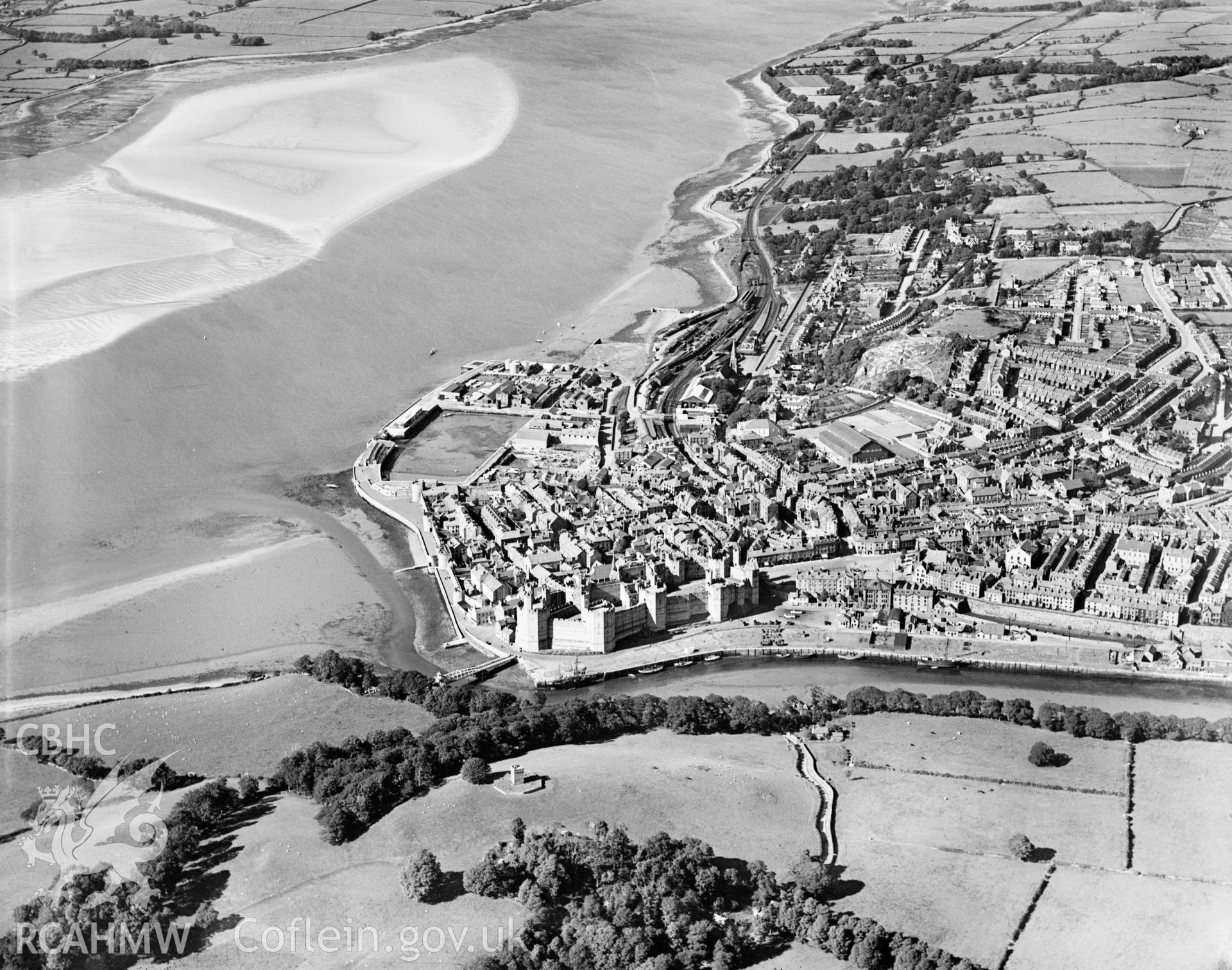 View of Caernarfon, oblique aerial view. 5?x4? black and white glass plate negative.