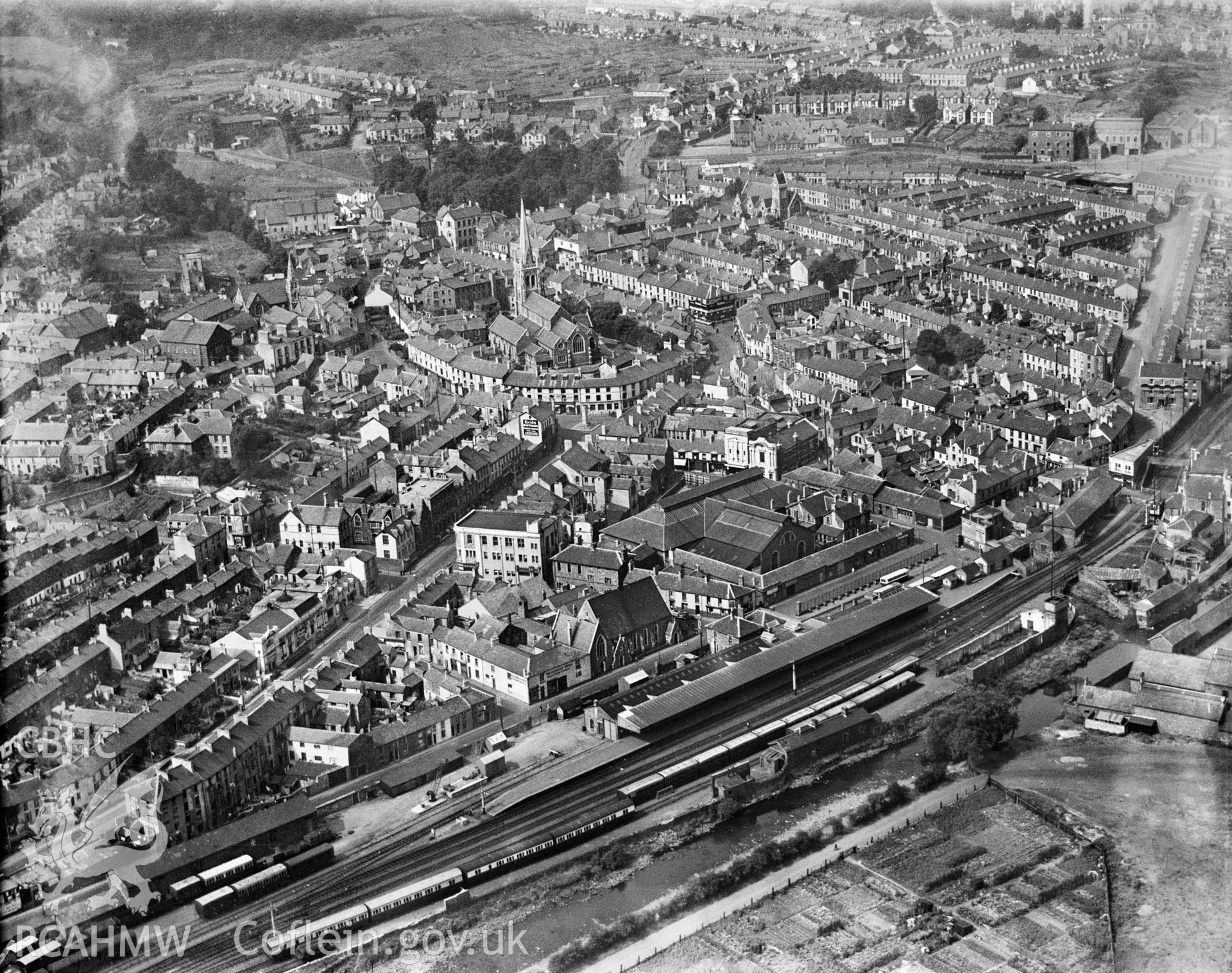General view of Aberdare, oblique aerial view. 5?x4? black and white glass plate negative.