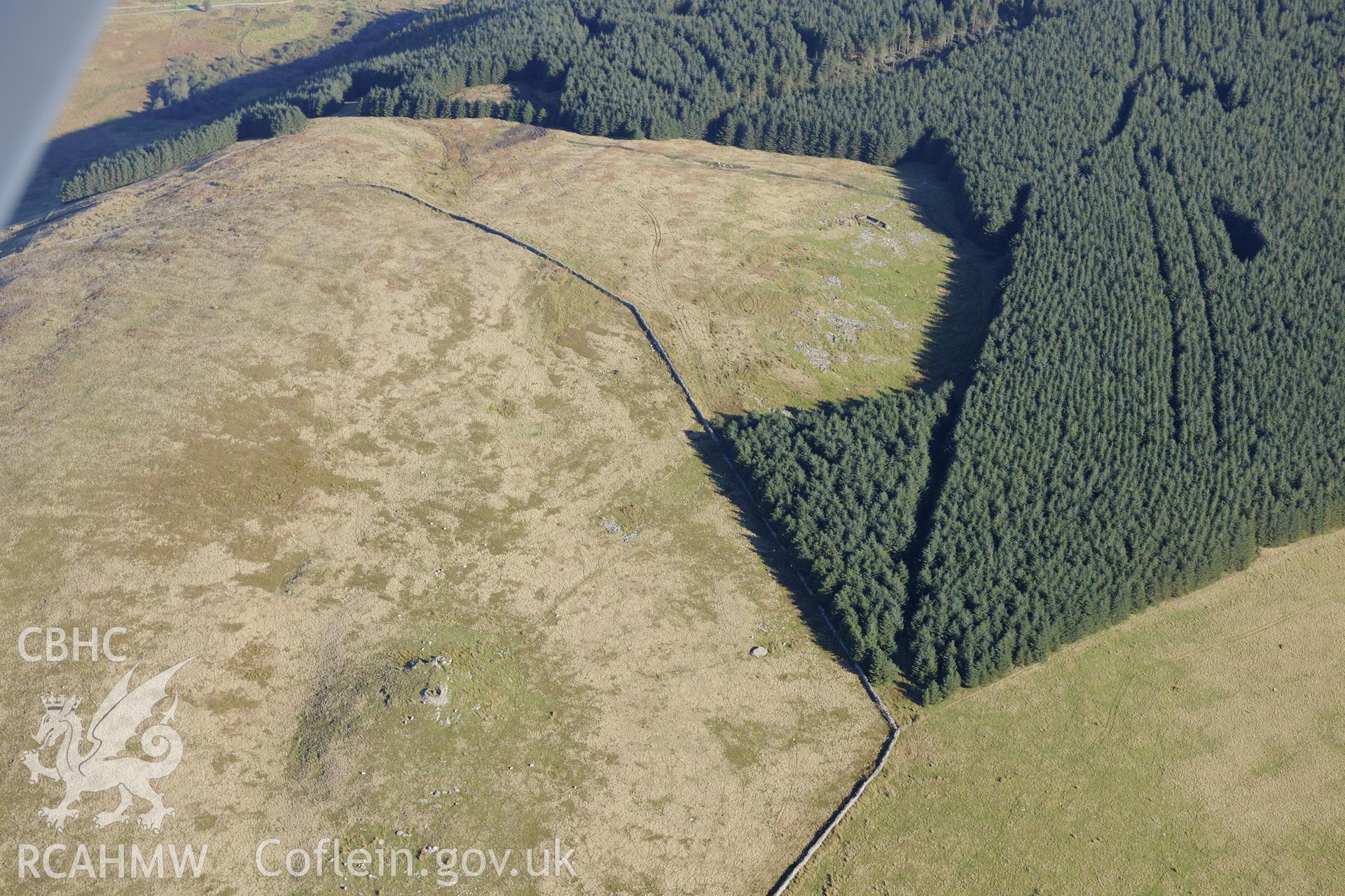 Pen y Garn cairns, north east of Llwyngwril. Oblique aerial photograph taken during the Royal Commission's programme of archaeological aerial reconnaissance by Toby Driver on 2nd October 2015.