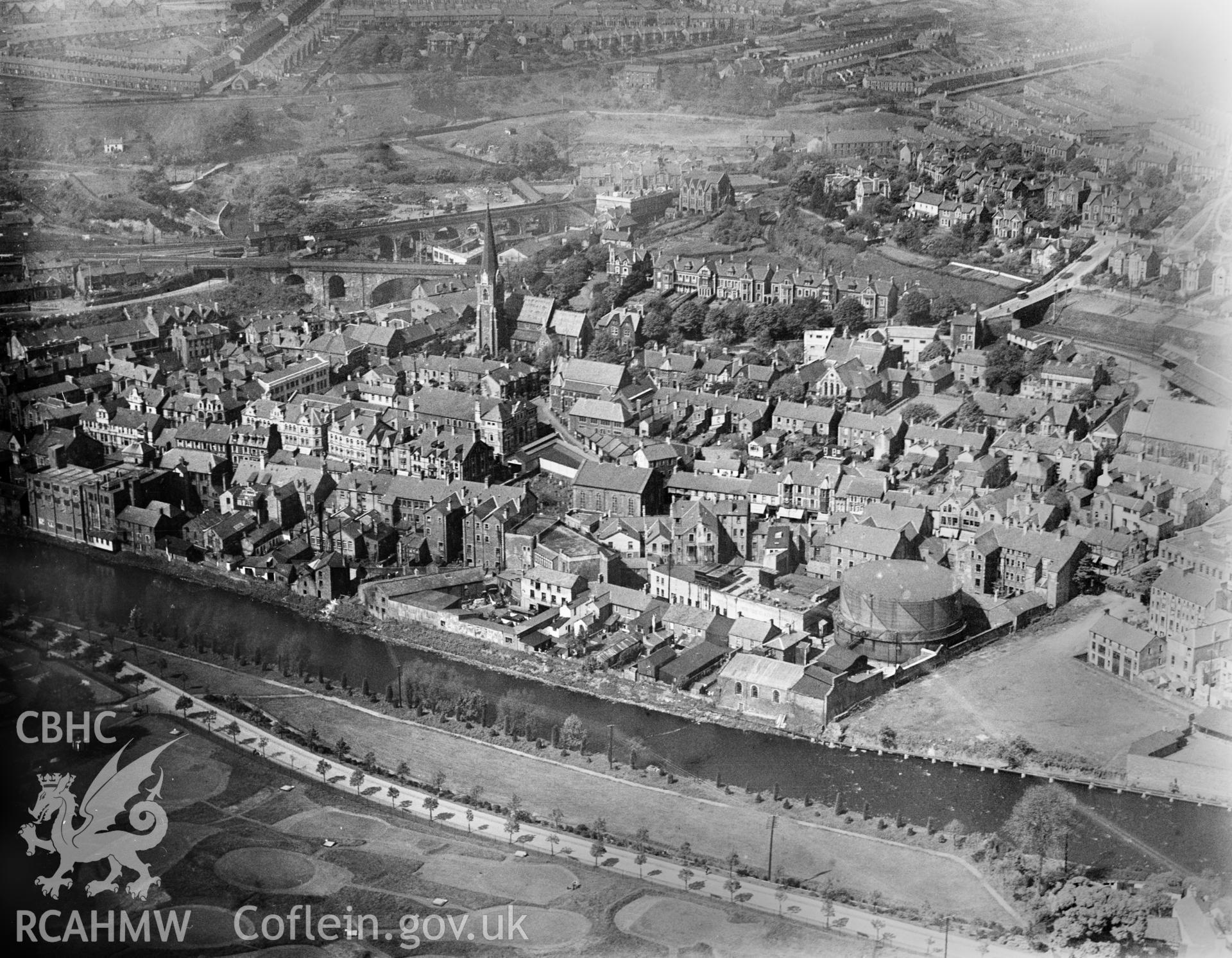 View of Pontypridd showing Ynysangharad Park, oblique aerial view. 5?x4? black and white glass plate negative.